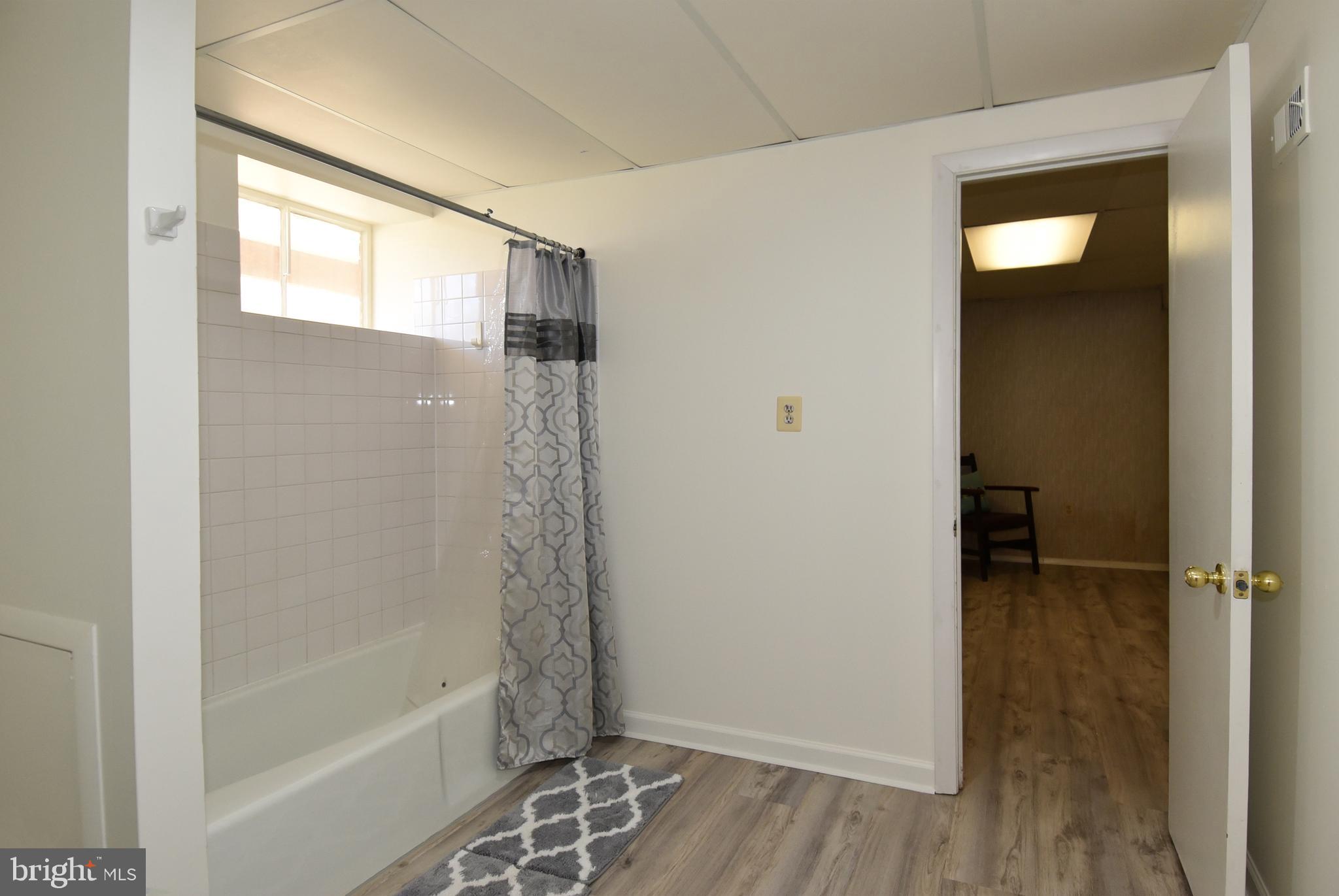 ENGLISH MANOR - Residential