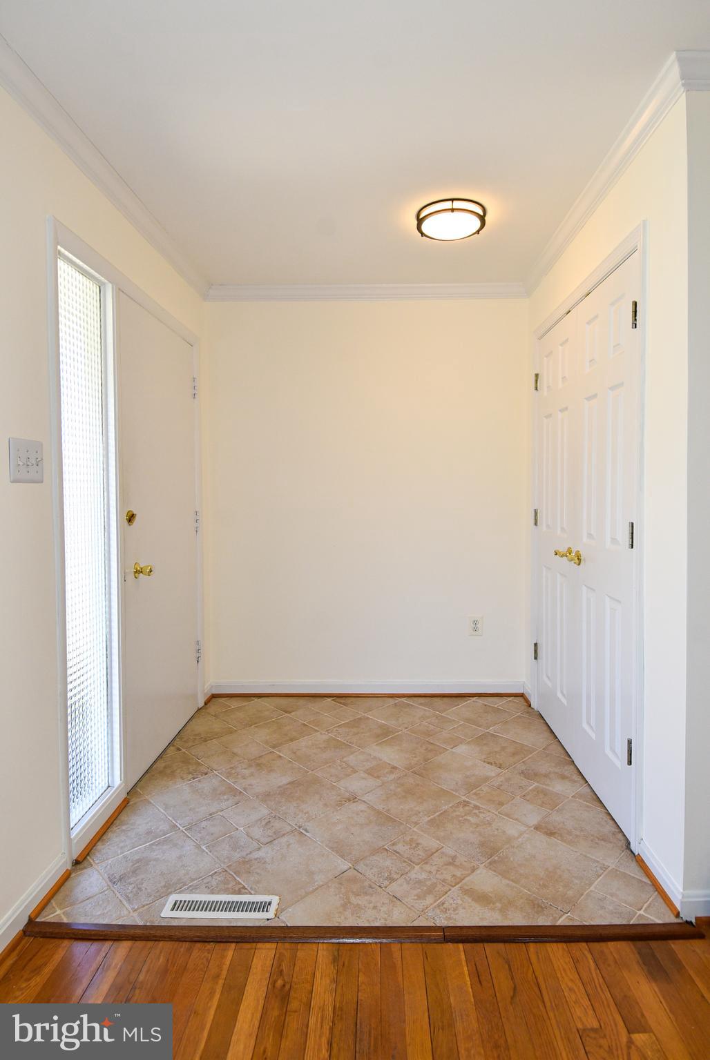 ENGLISH MANOR - Residential