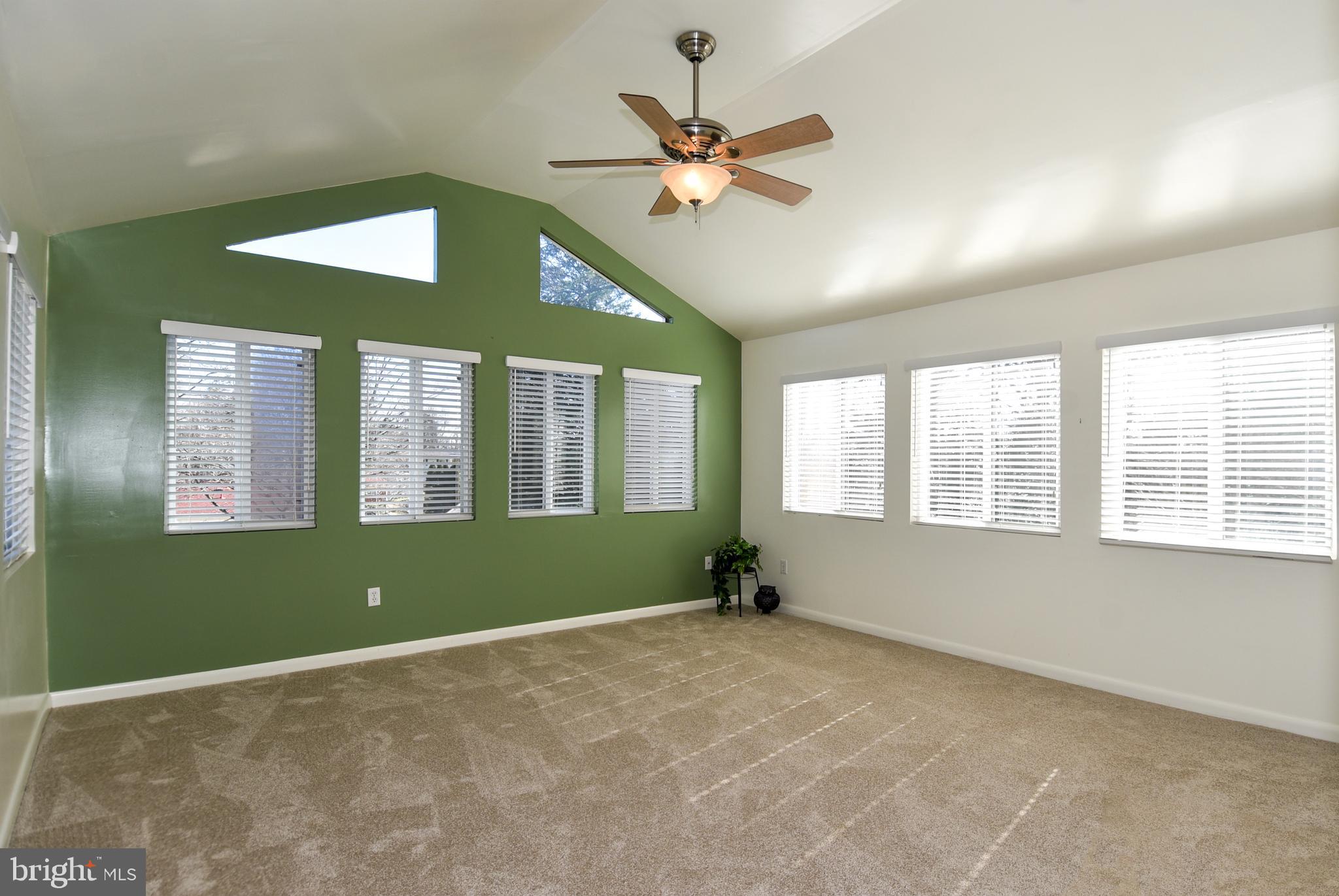 ENGLISH MANOR - Residential