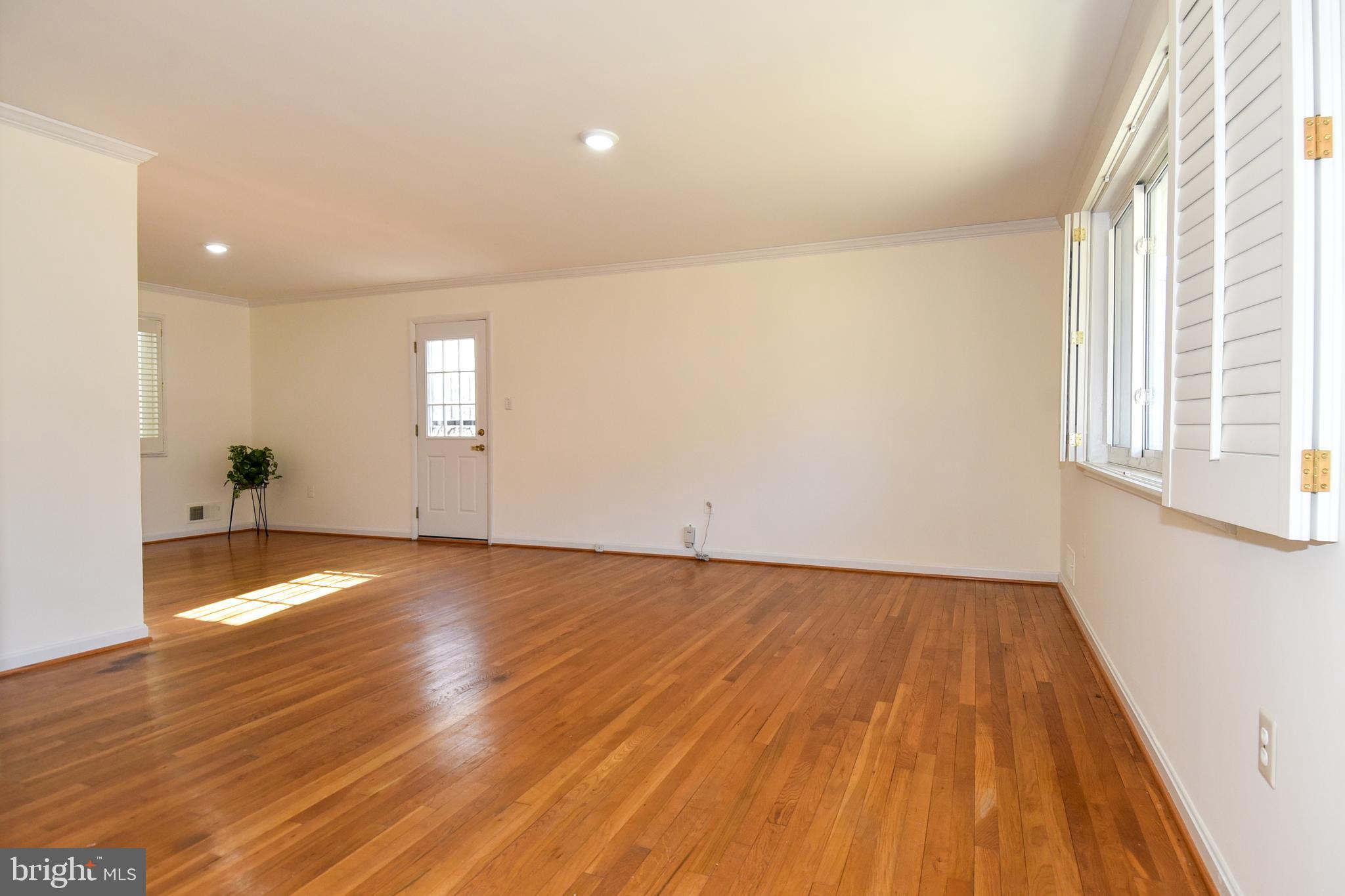 ENGLISH MANOR - Residential