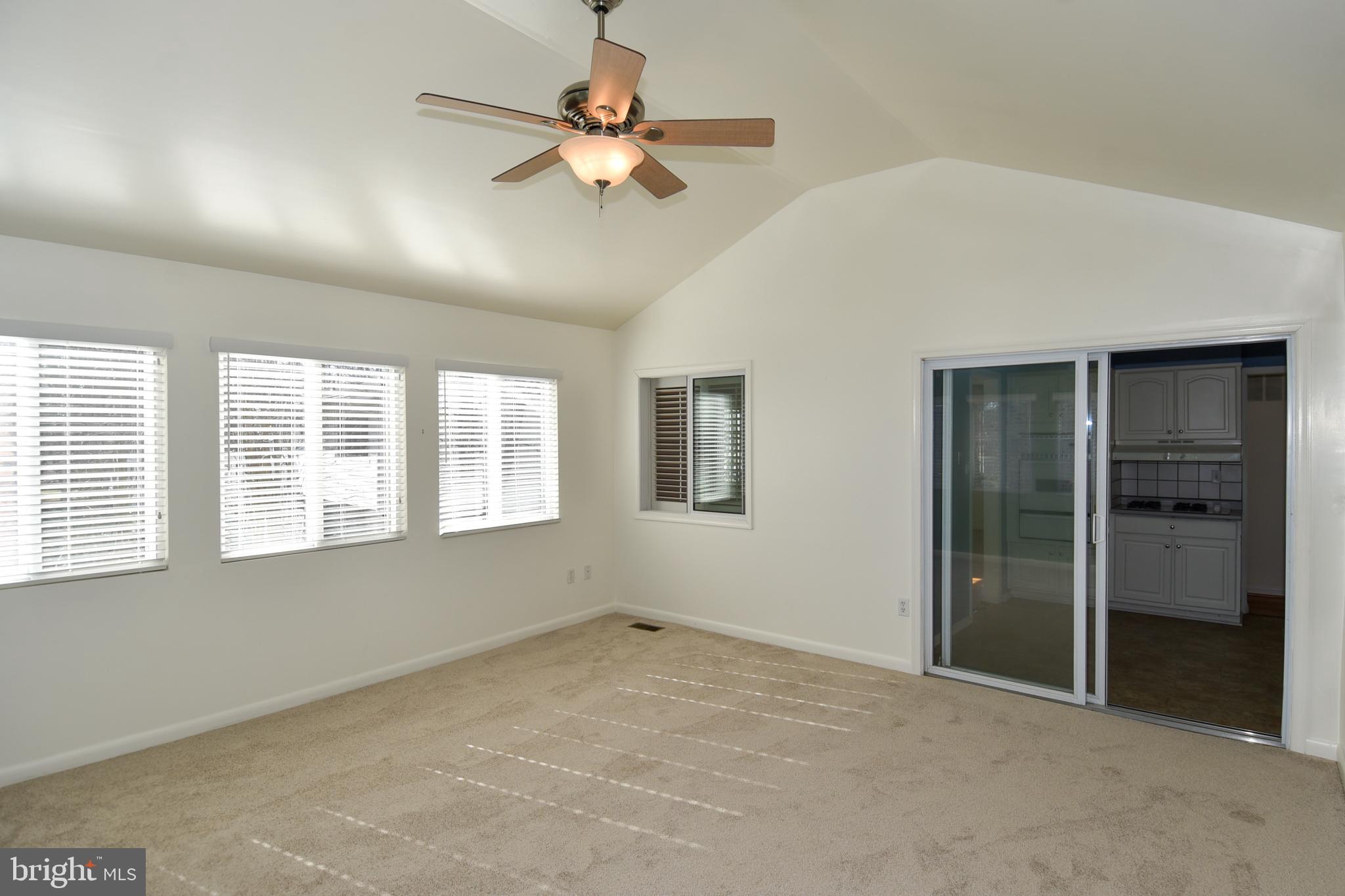 ENGLISH MANOR - Residential