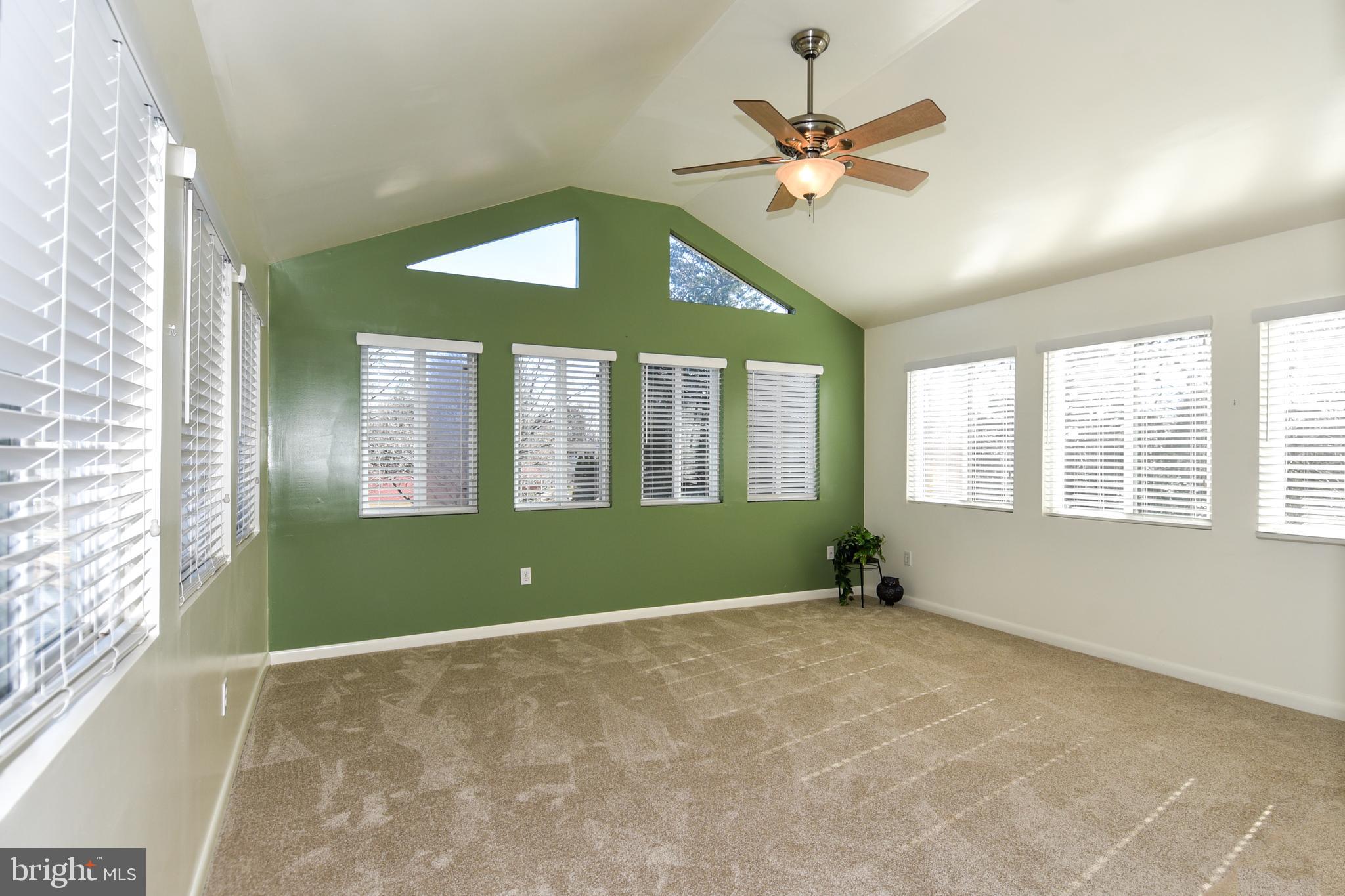 ENGLISH MANOR - Residential