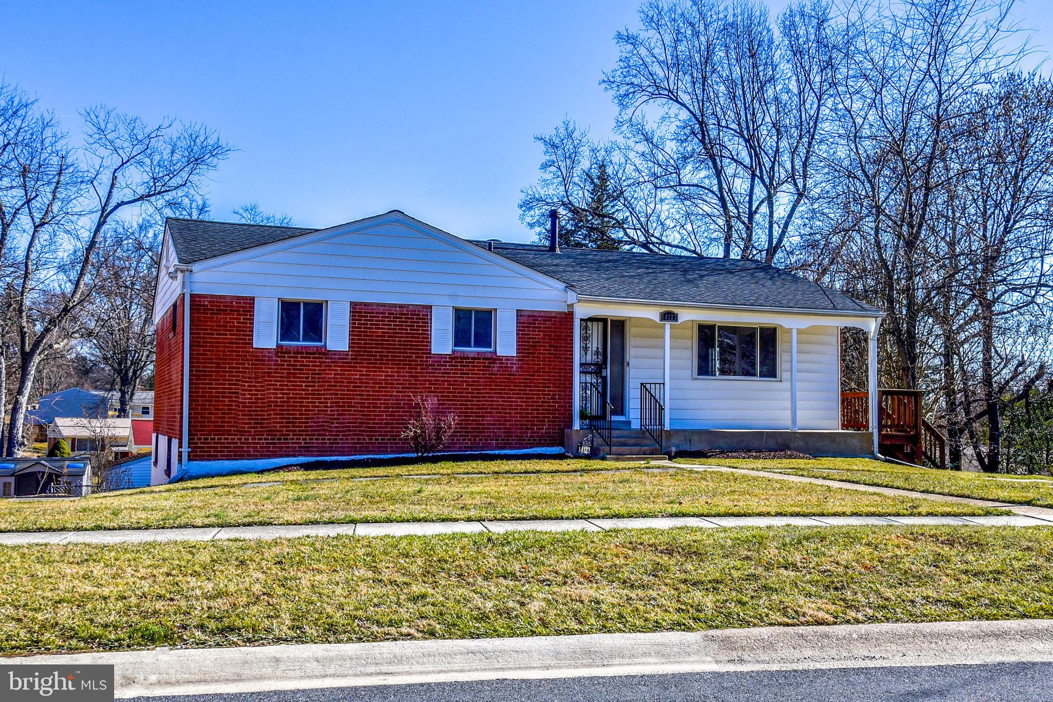 ENGLISH MANOR - Residential