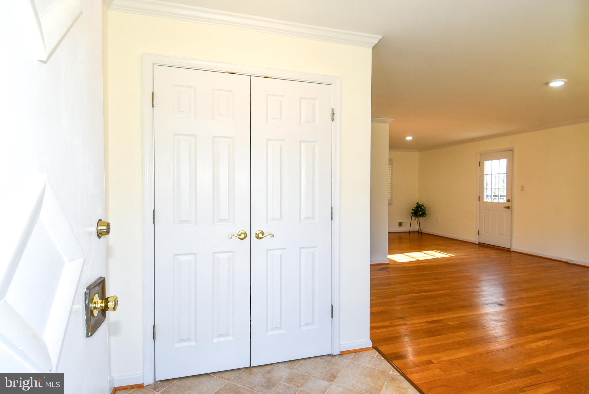 ENGLISH MANOR - Residential