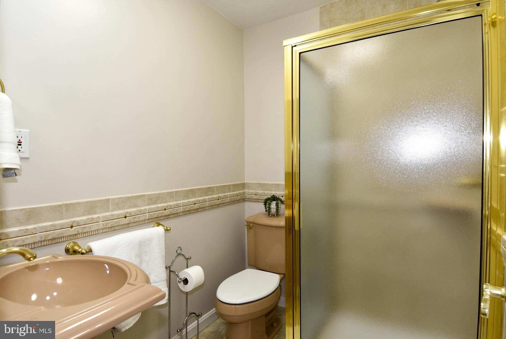 ENGLISH MANOR - Residential