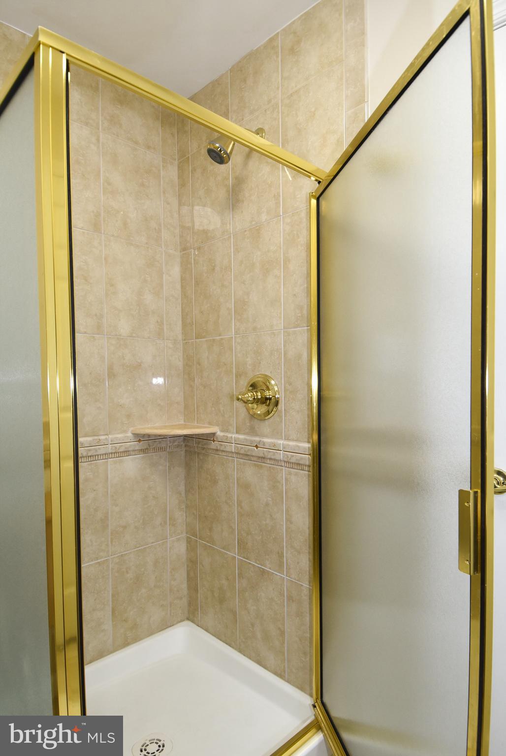 ENGLISH MANOR - Residential