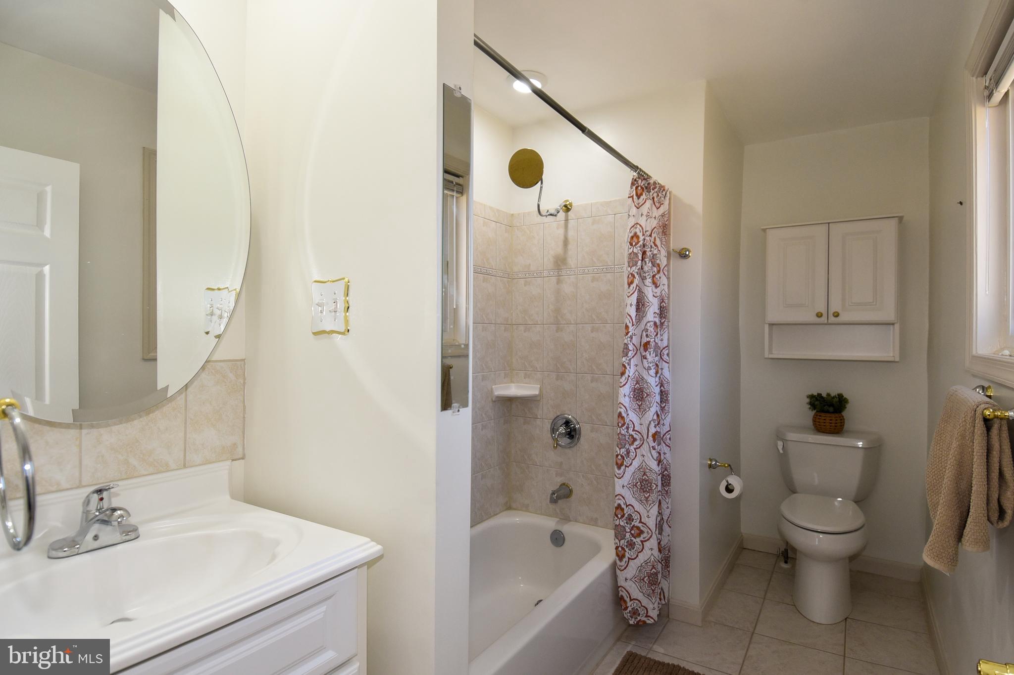 ENGLISH MANOR - Residential