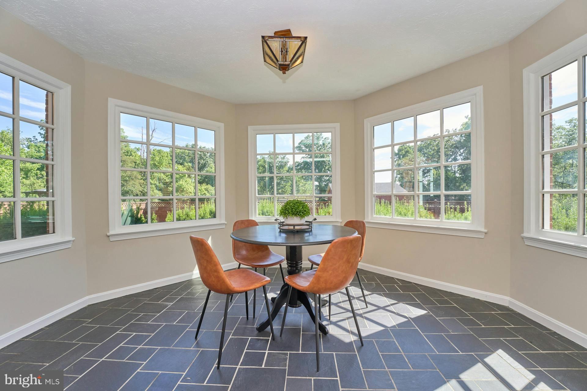 RUSSELL - Residential