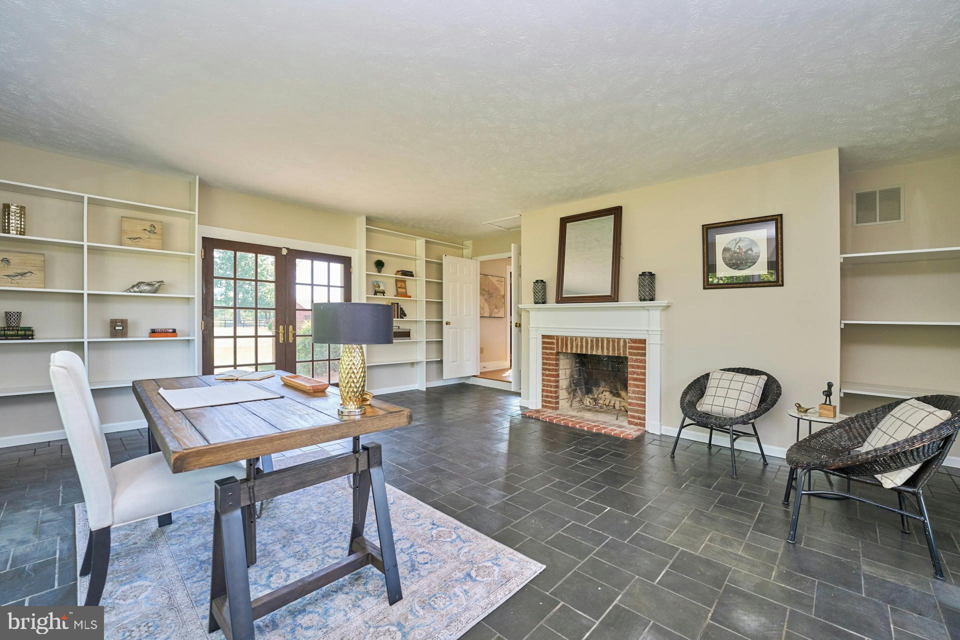 RUSSELL - Residential