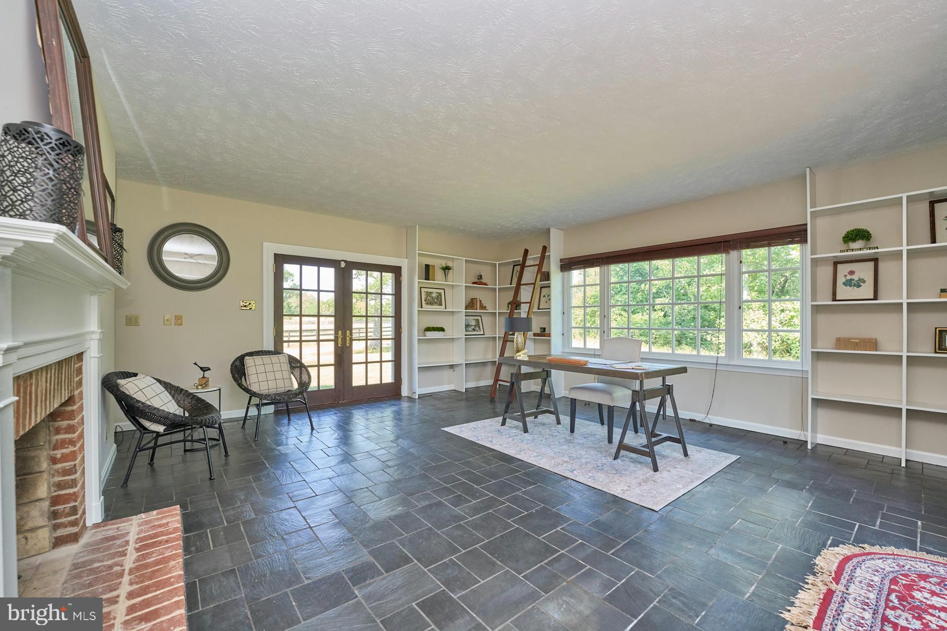 RUSSELL - Residential