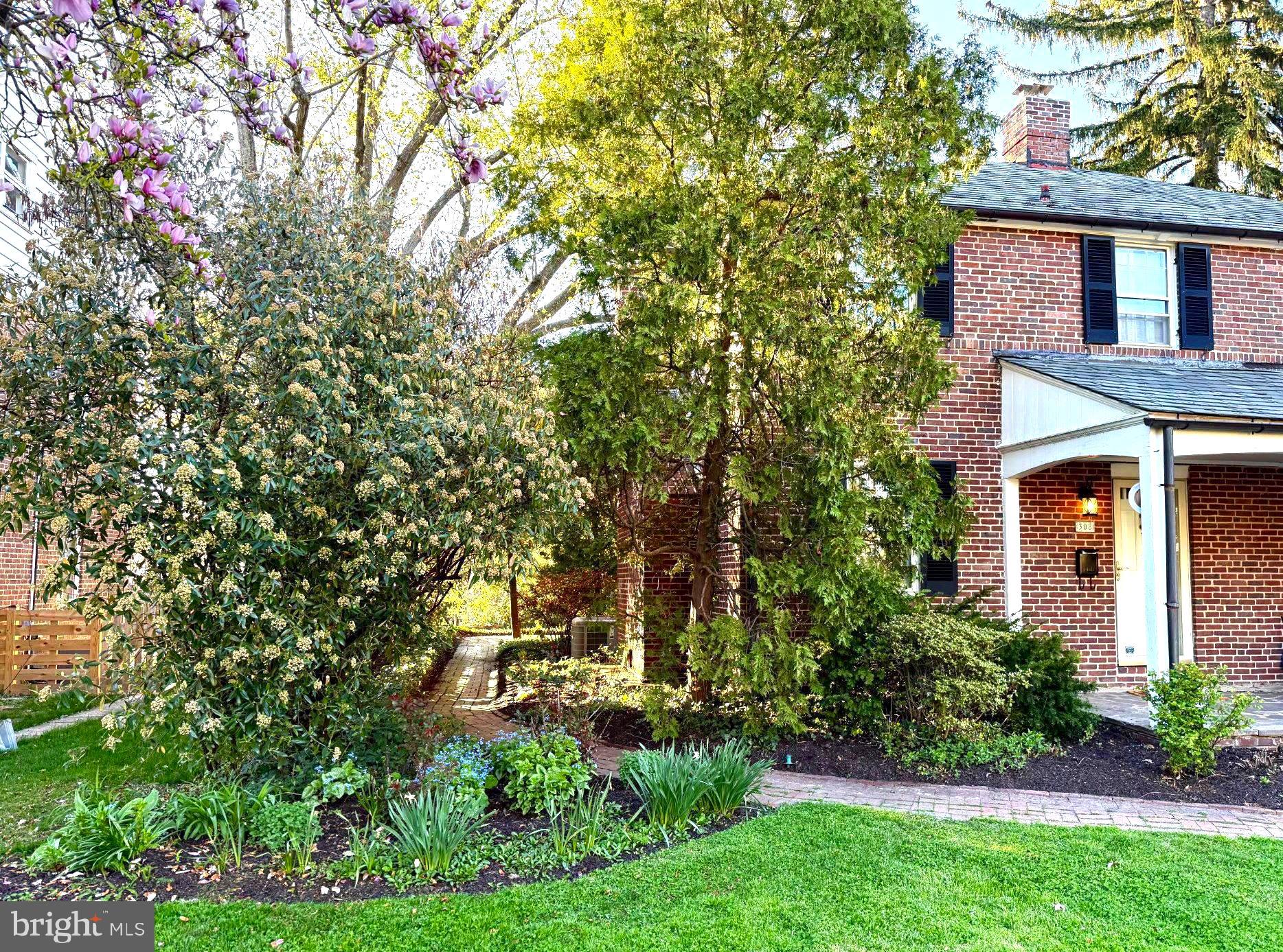 308 WOODBOURNE AVENUE