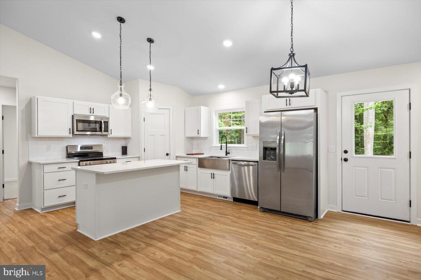 PRESIDENTIAL LAKES - Residential