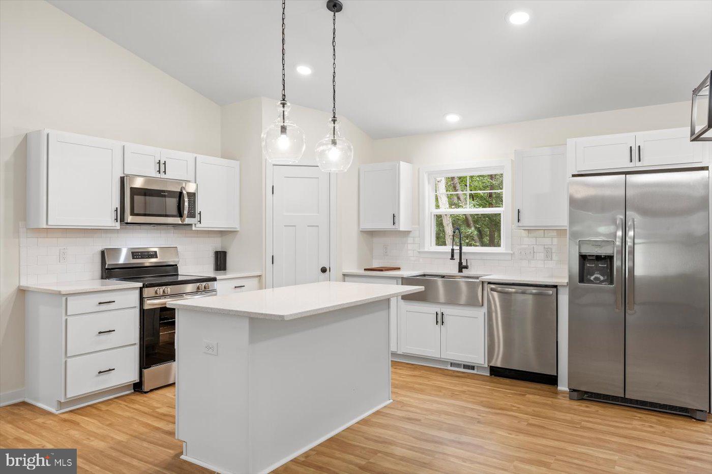 PRESIDENTIAL LAKES - Residential