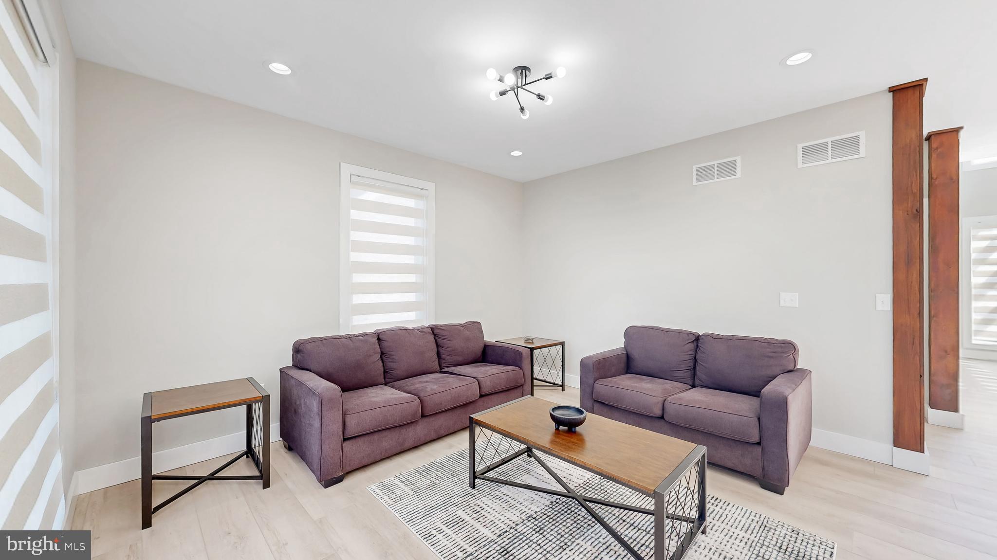 SHOWFIELD - Residential