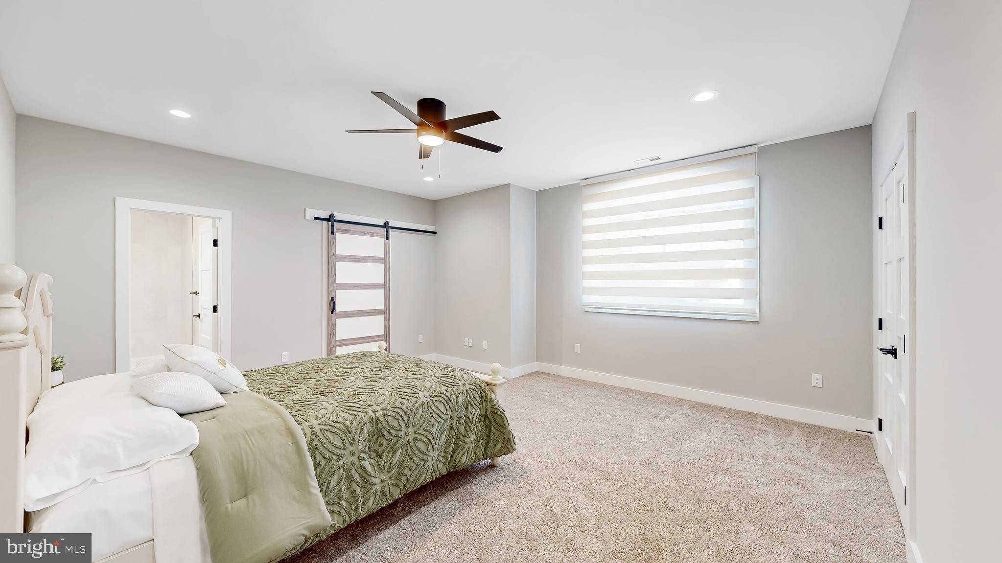 SHOWFIELD - Residential