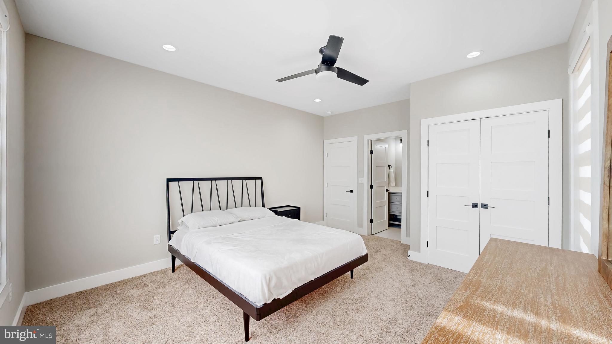 SHOWFIELD - Residential