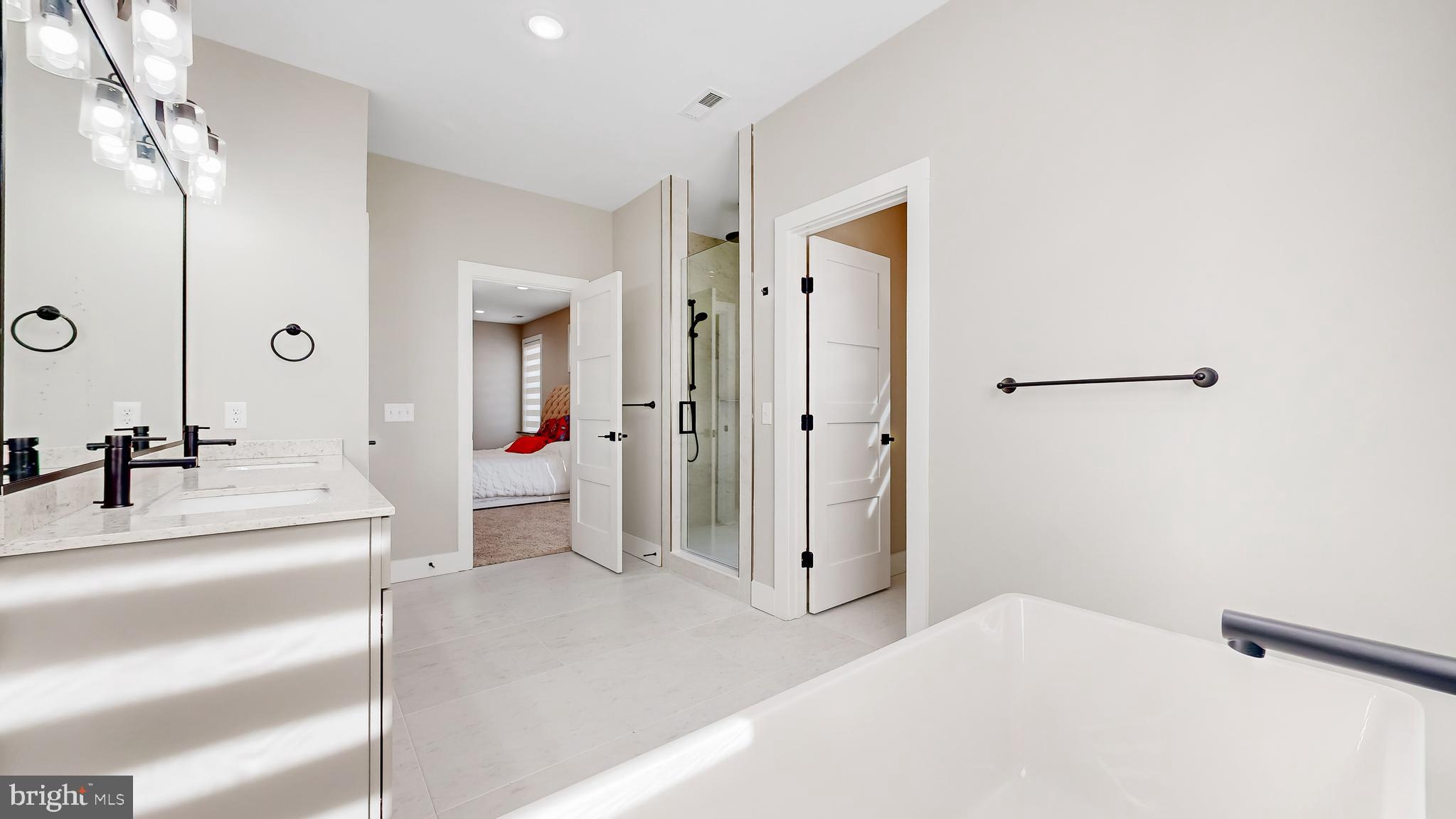 SHOWFIELD - Residential