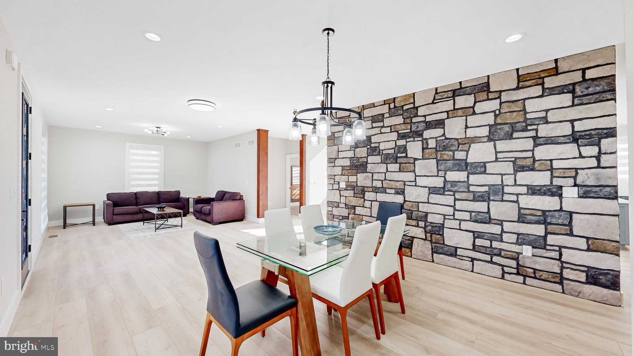 SHOWFIELD - Residential