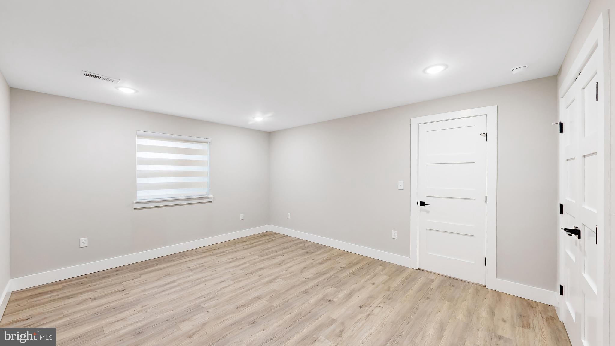 SHOWFIELD - Residential