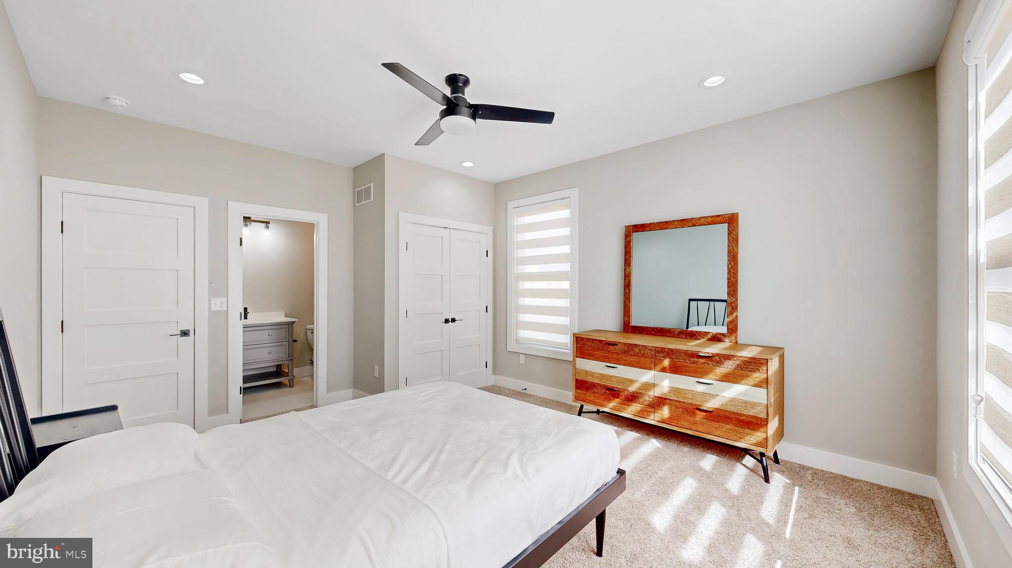 SHOWFIELD - Residential