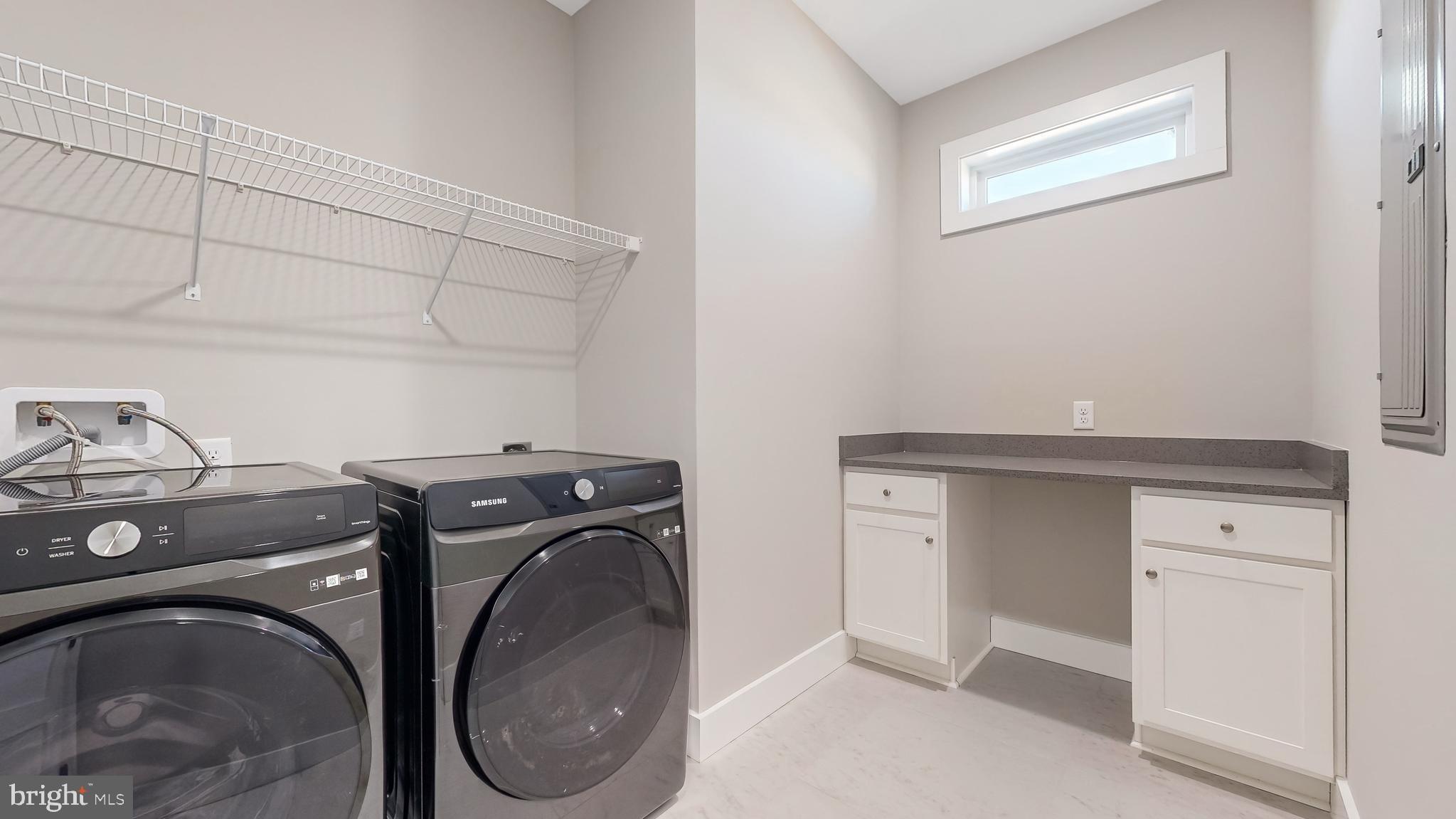 SHOWFIELD - Residential