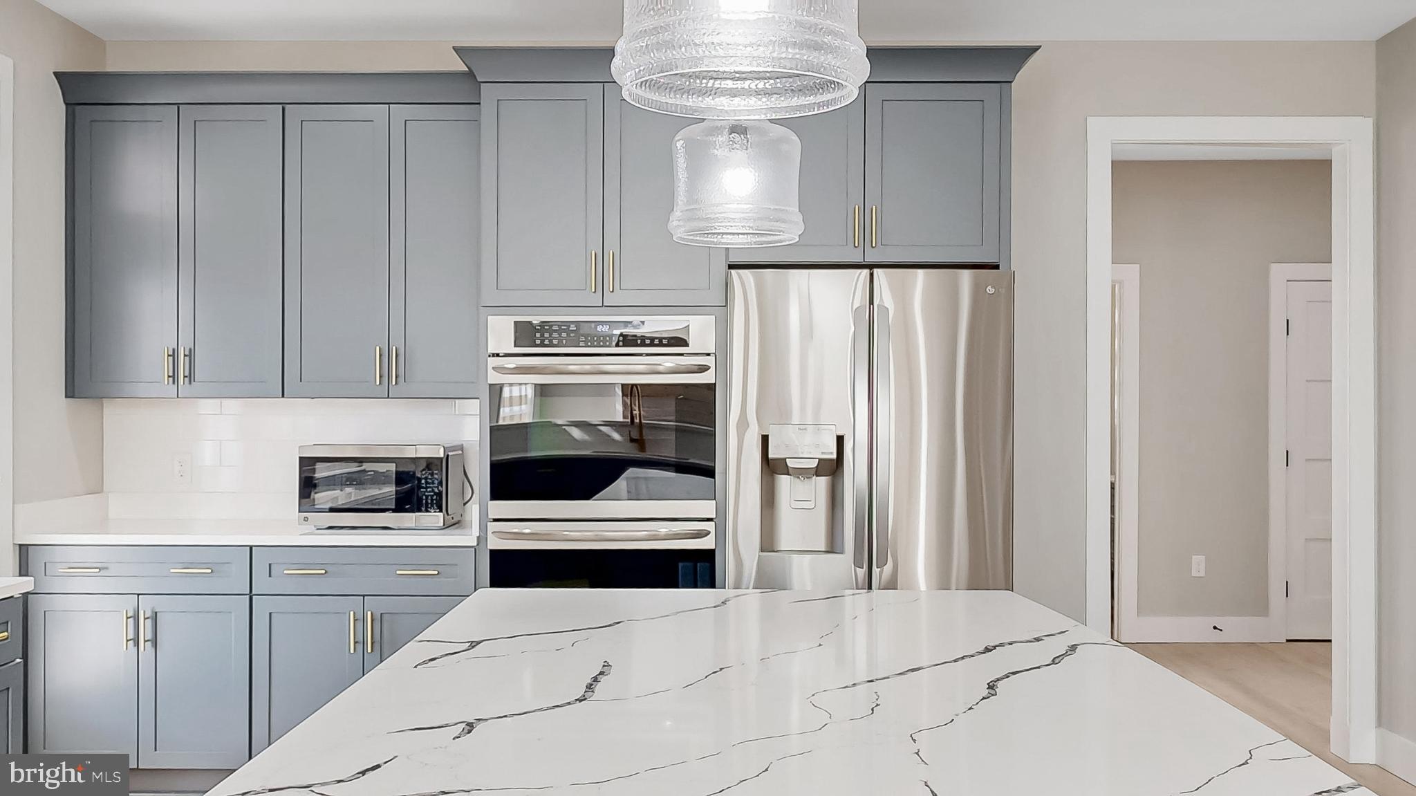 SHOWFIELD - Residential