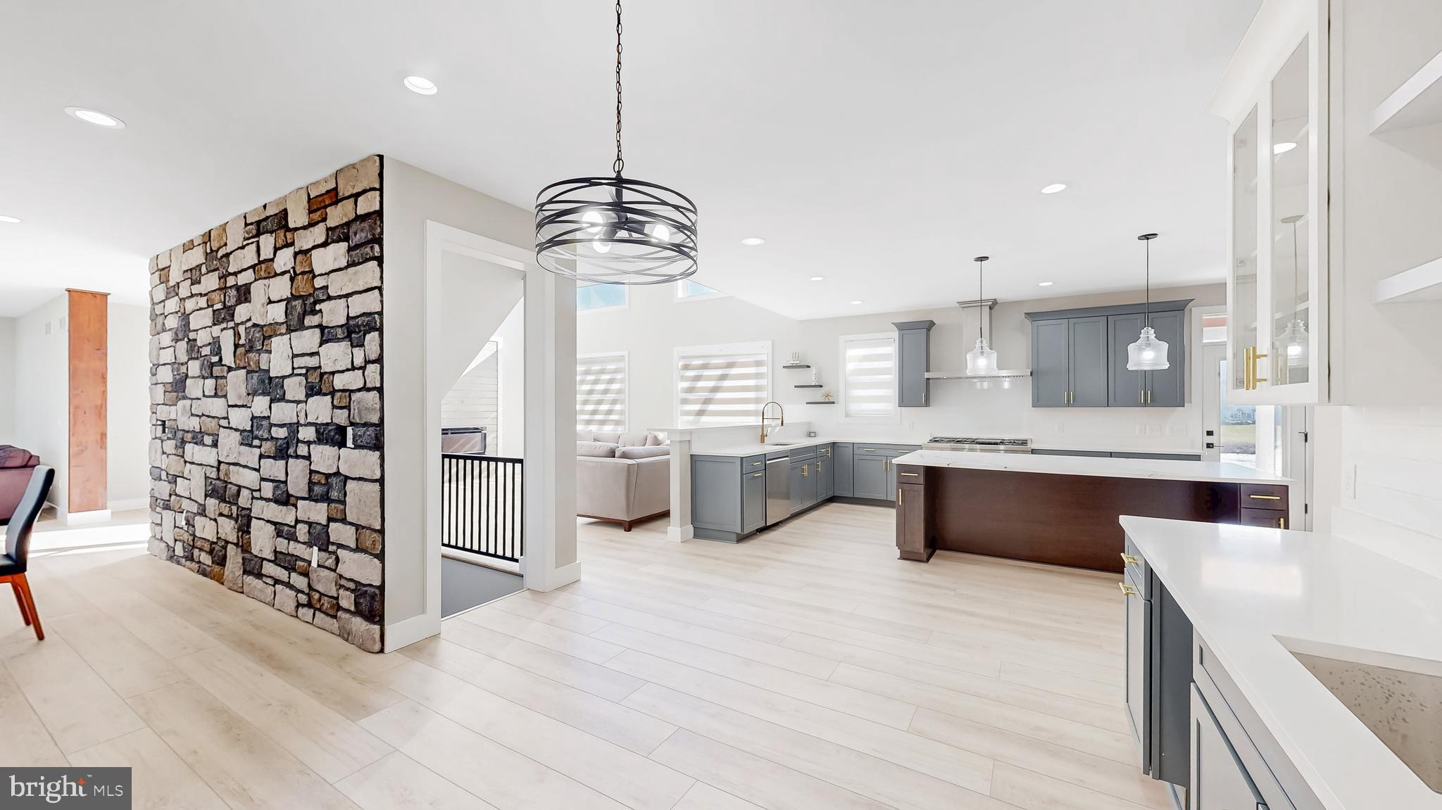 SHOWFIELD - Residential