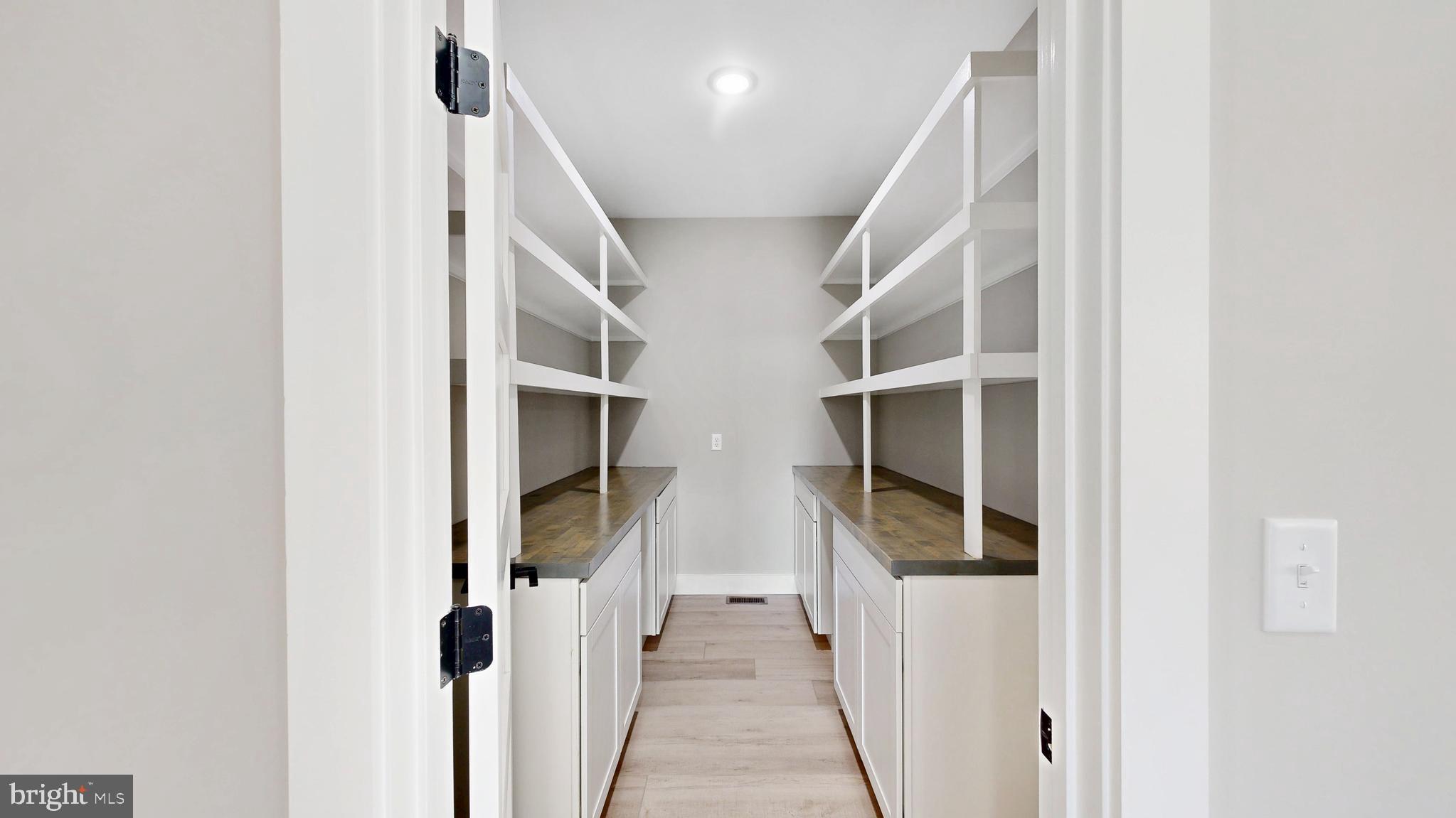 SHOWFIELD - Residential