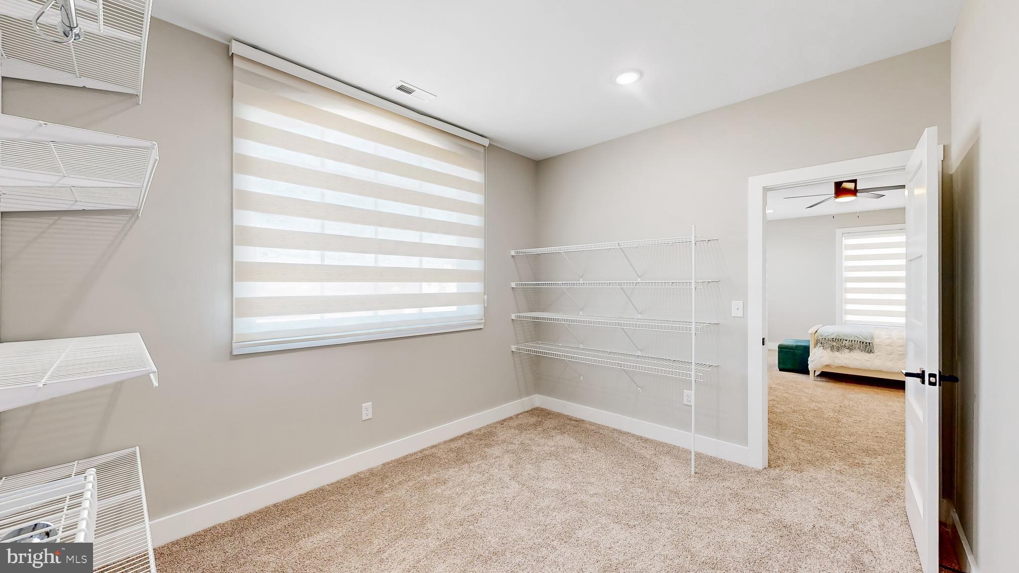 SHOWFIELD - Residential