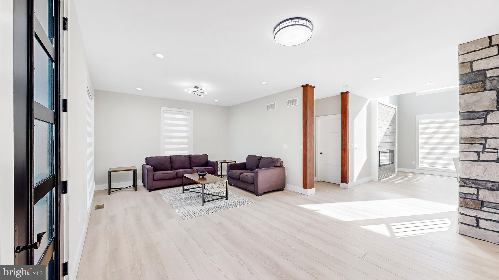 SHOWFIELD - Residential