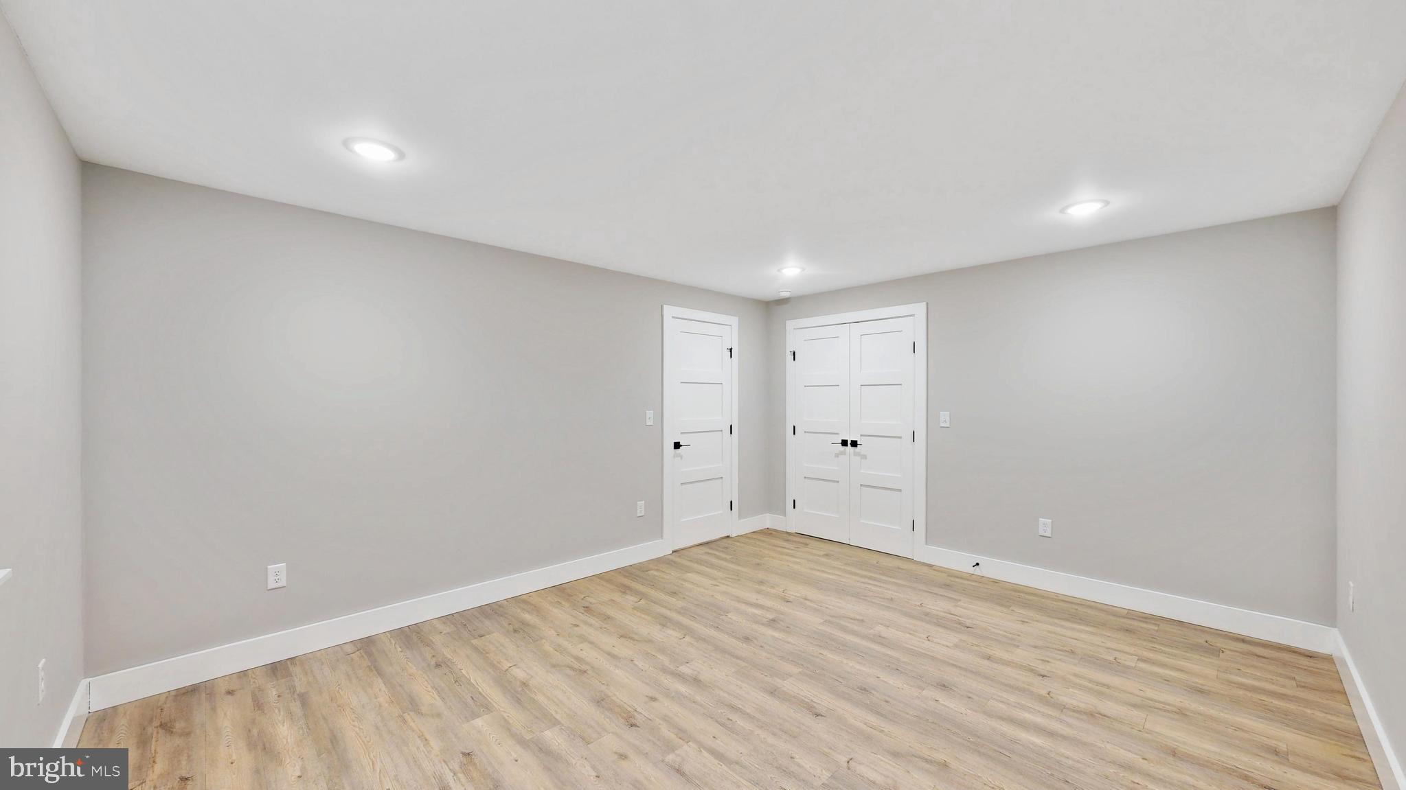 SHOWFIELD - Residential