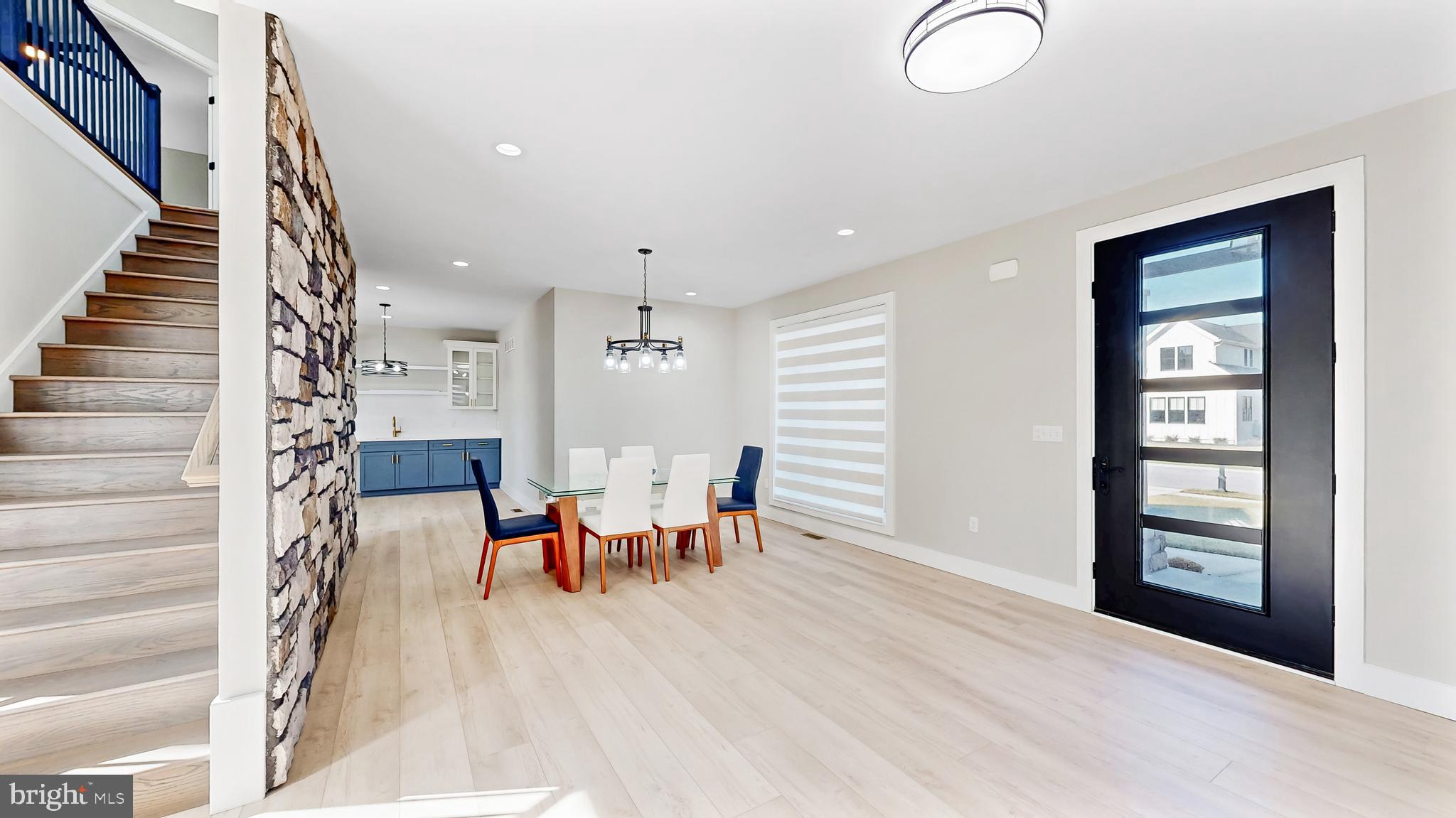 SHOWFIELD - Residential