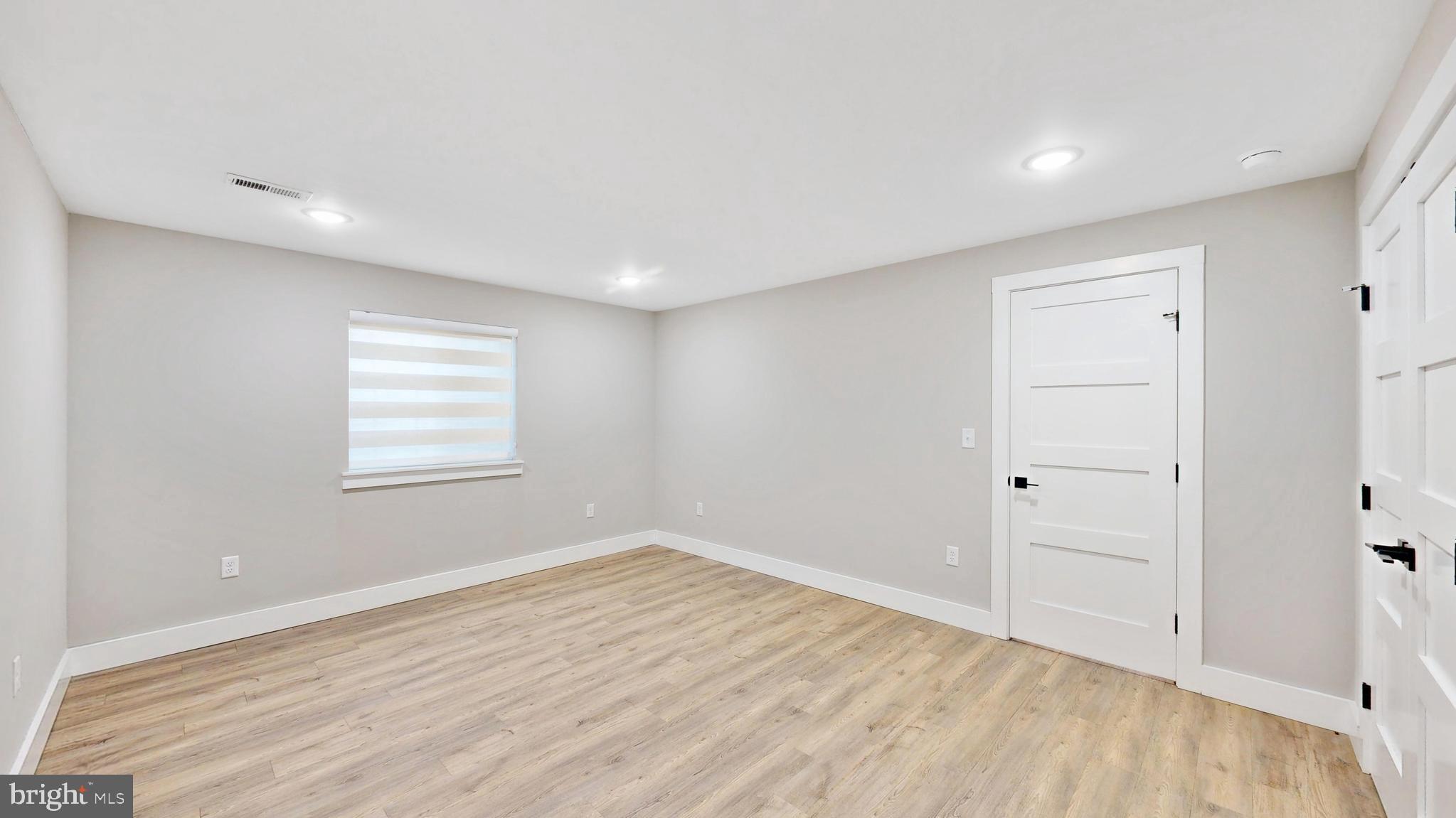 SHOWFIELD - Residential