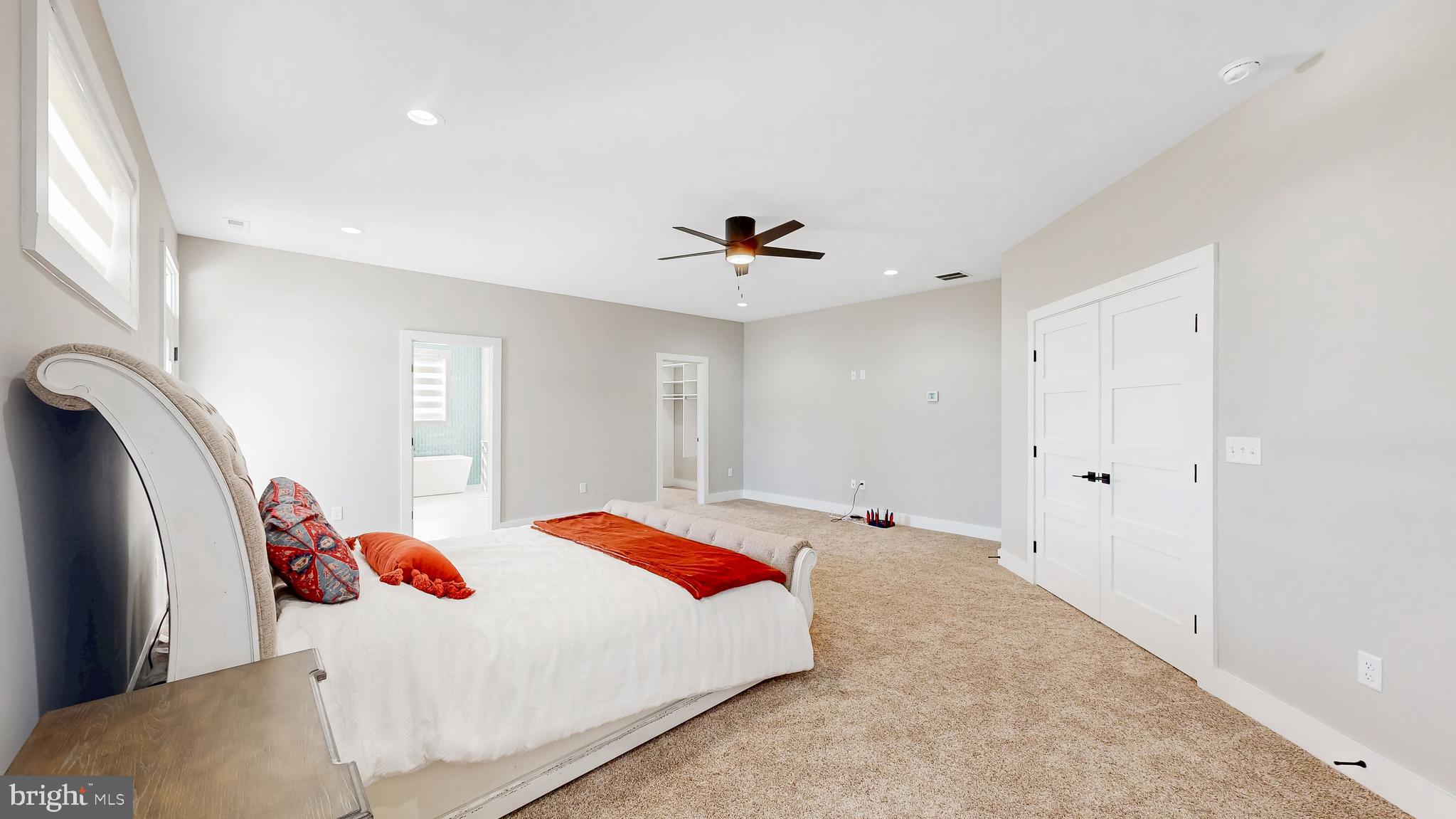 SHOWFIELD - Residential