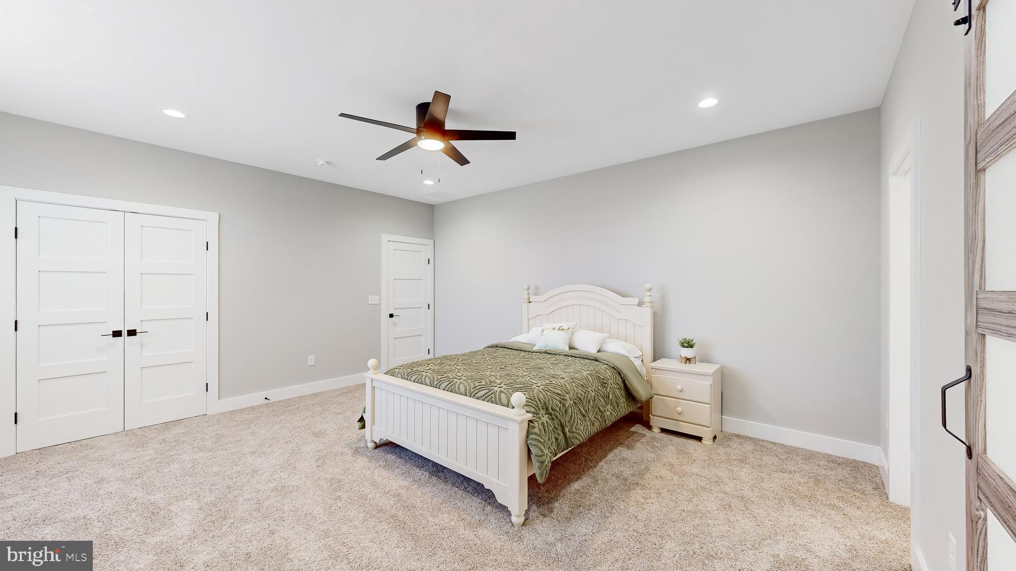 SHOWFIELD - Residential