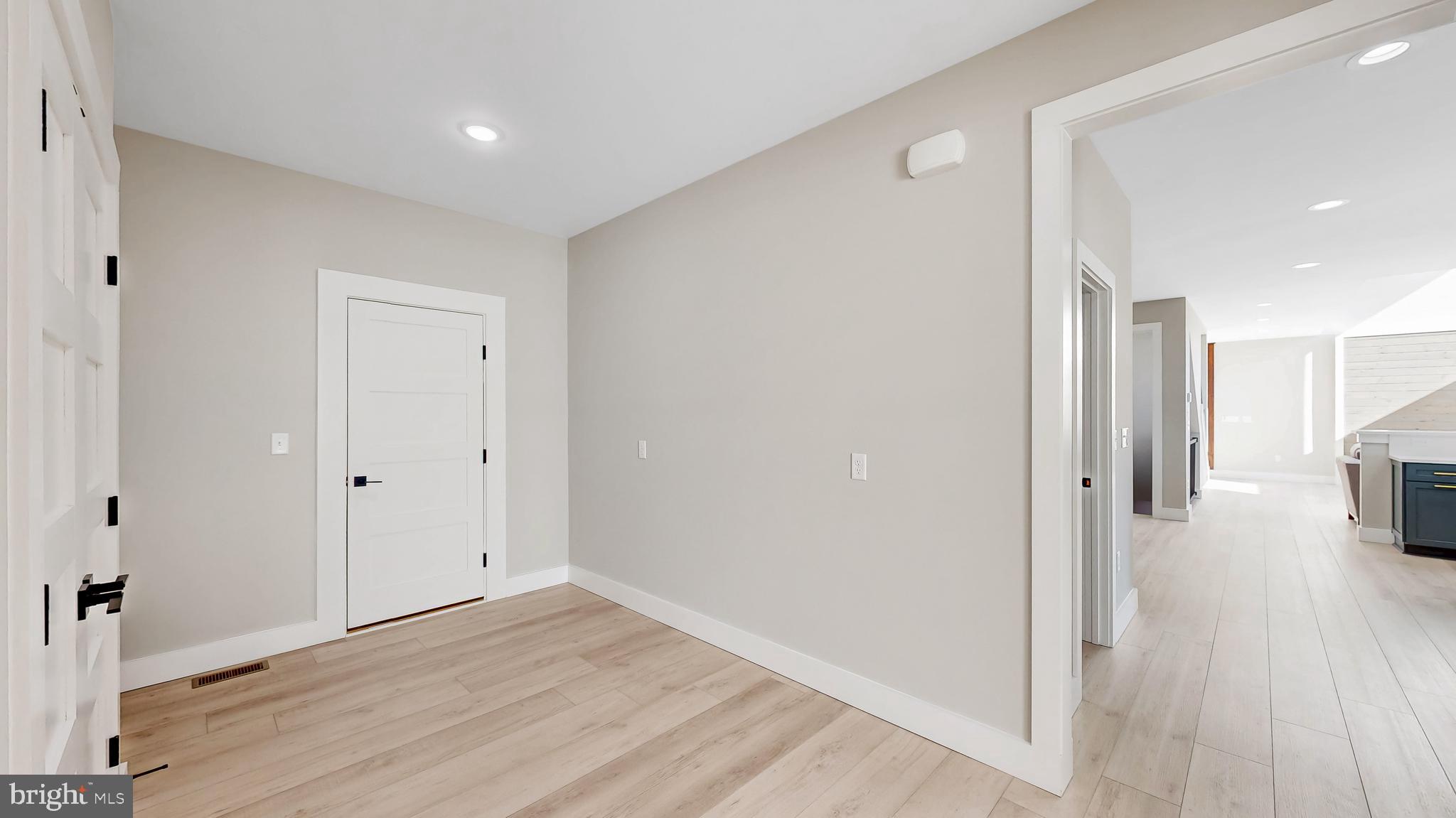 SHOWFIELD - Residential