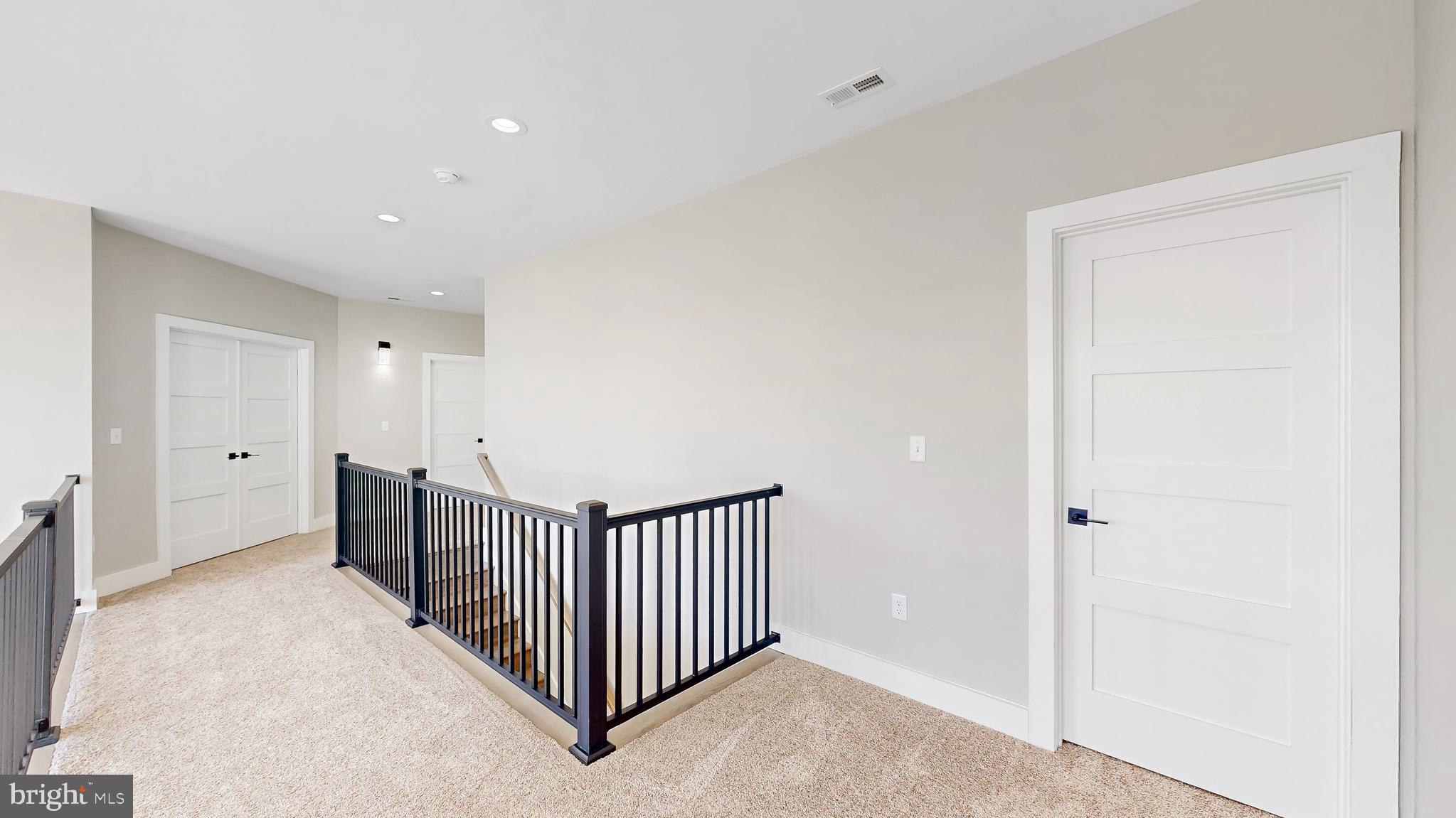 SHOWFIELD - Residential