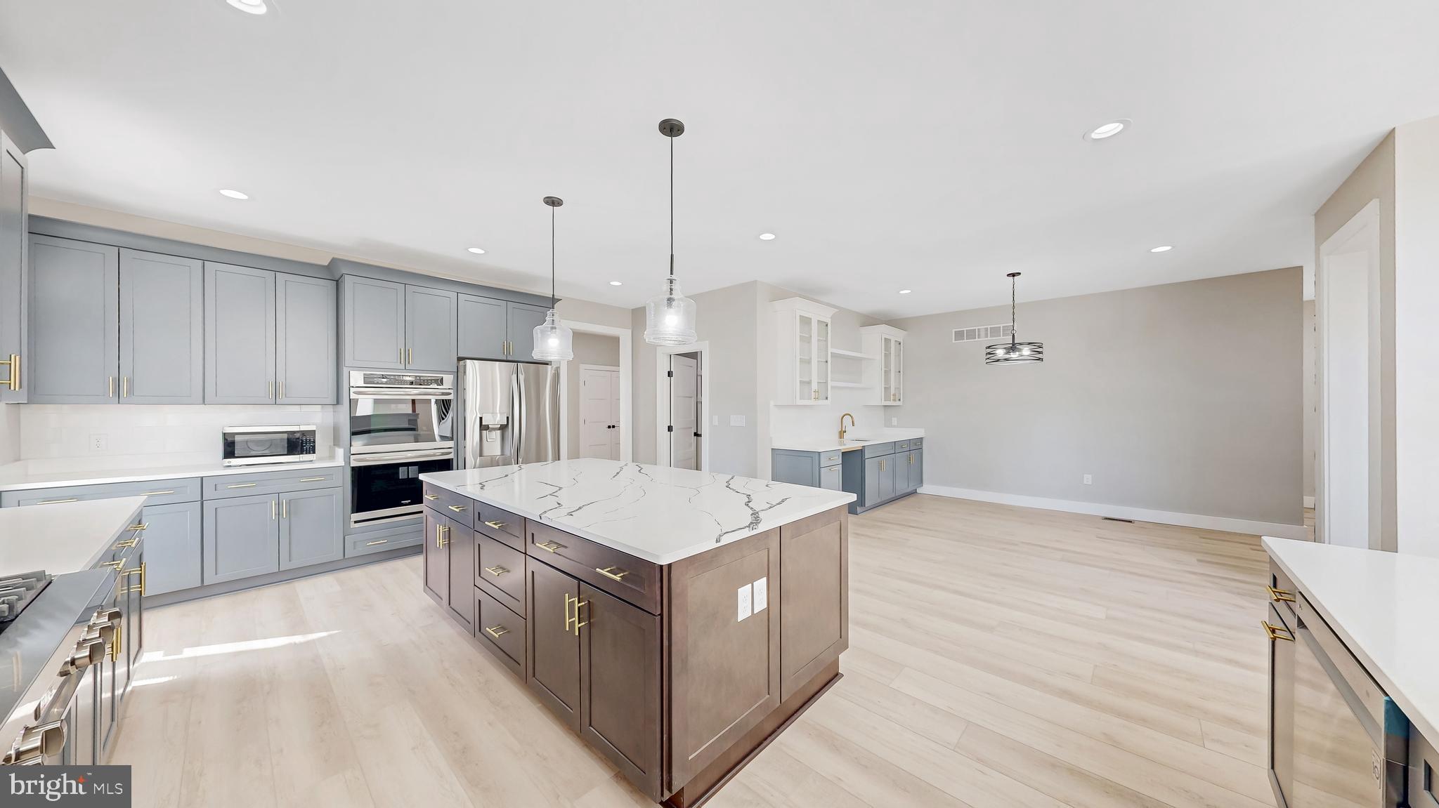 SHOWFIELD - Residential