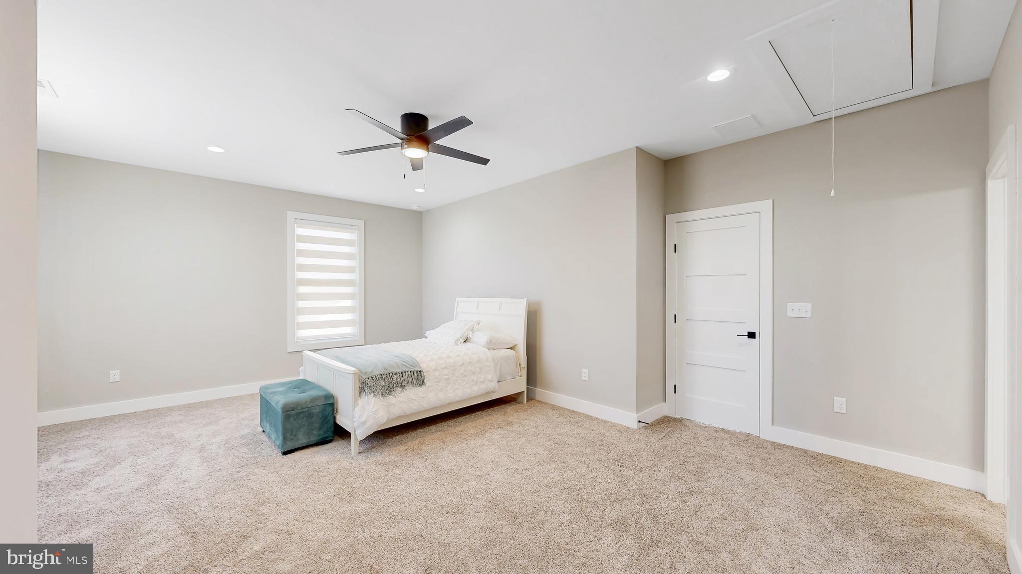 SHOWFIELD - Residential