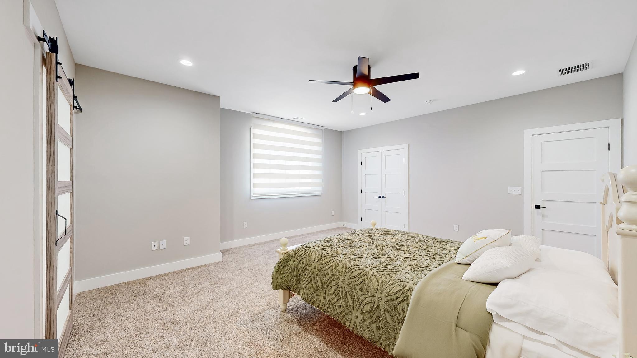 SHOWFIELD - Residential