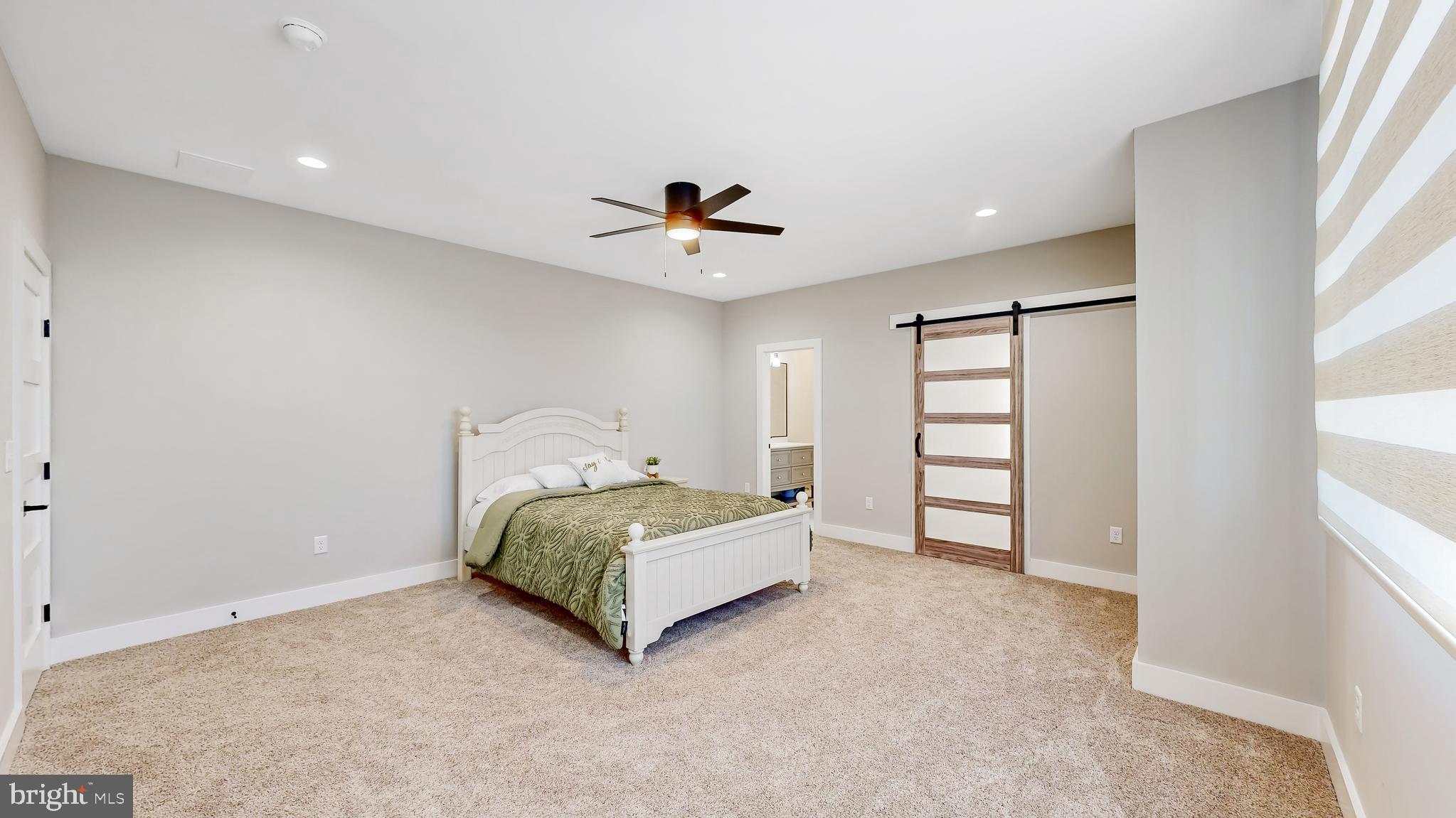 SHOWFIELD - Residential