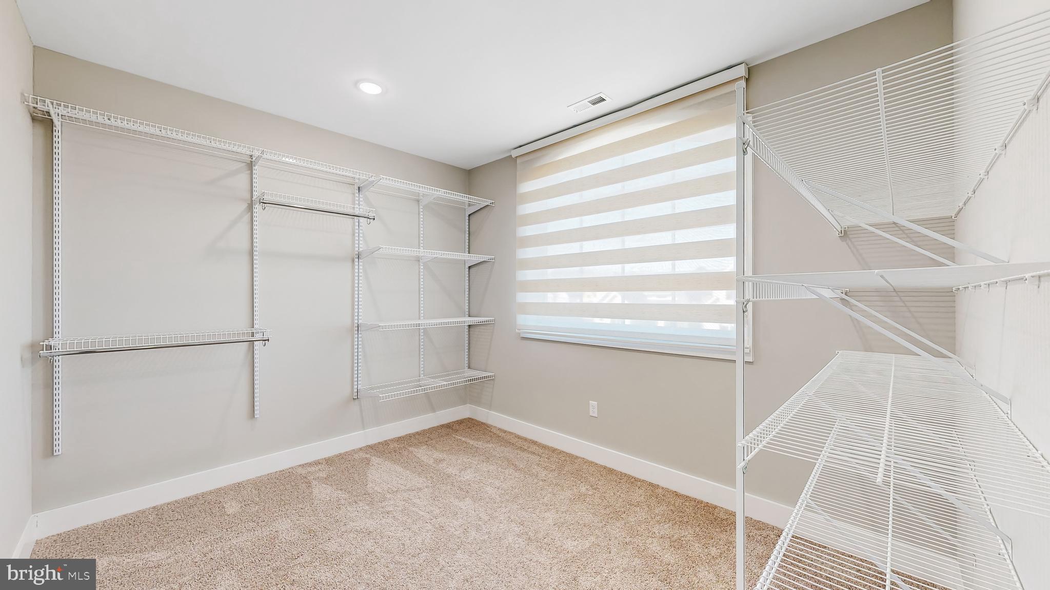 SHOWFIELD - Residential