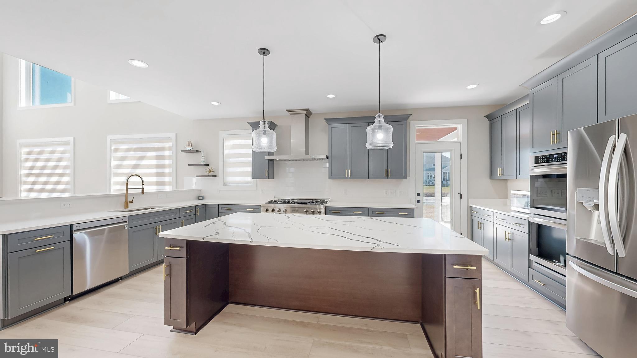 SHOWFIELD - Residential