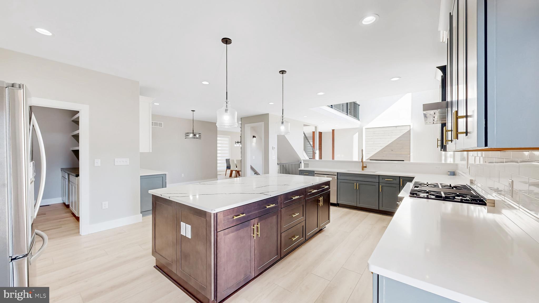 SHOWFIELD - Residential