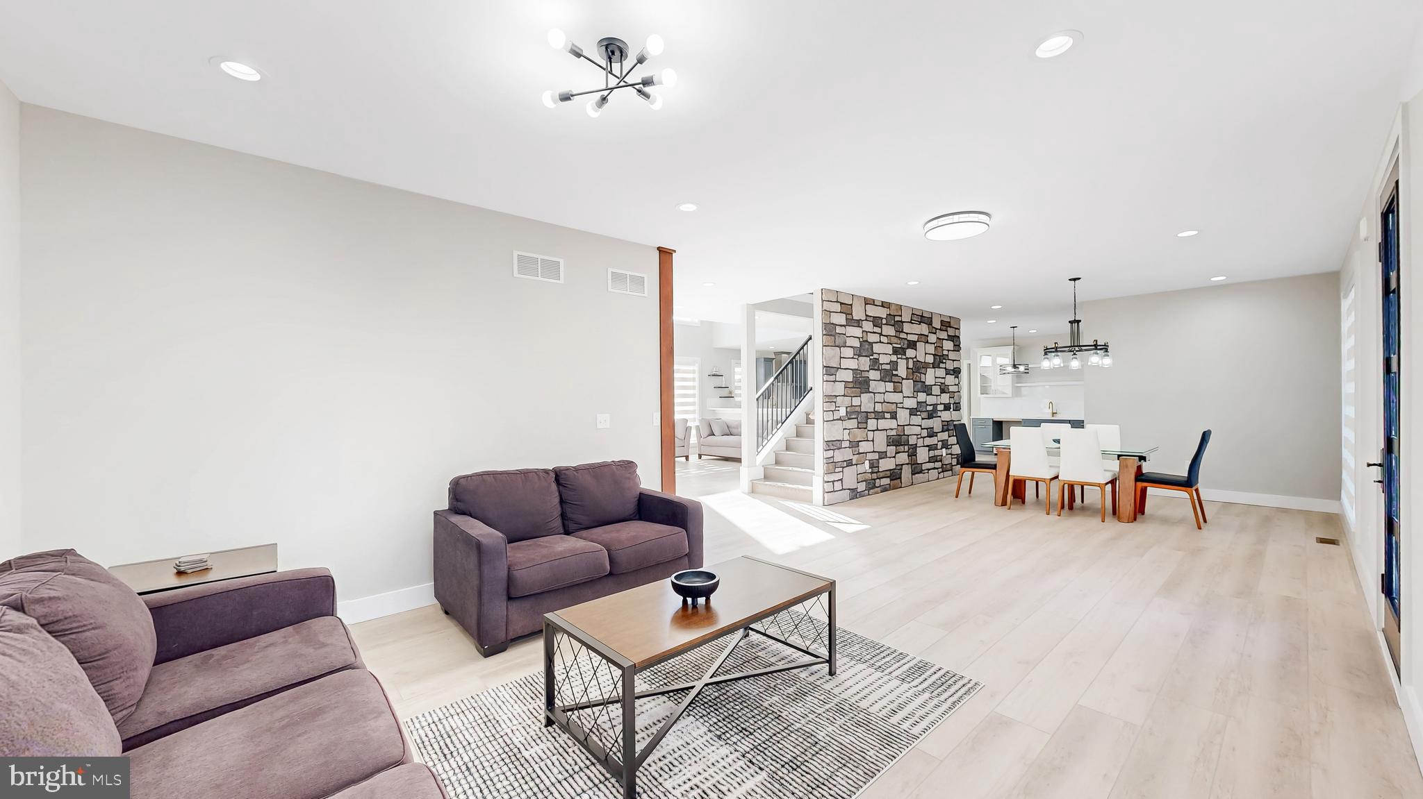 SHOWFIELD - Residential