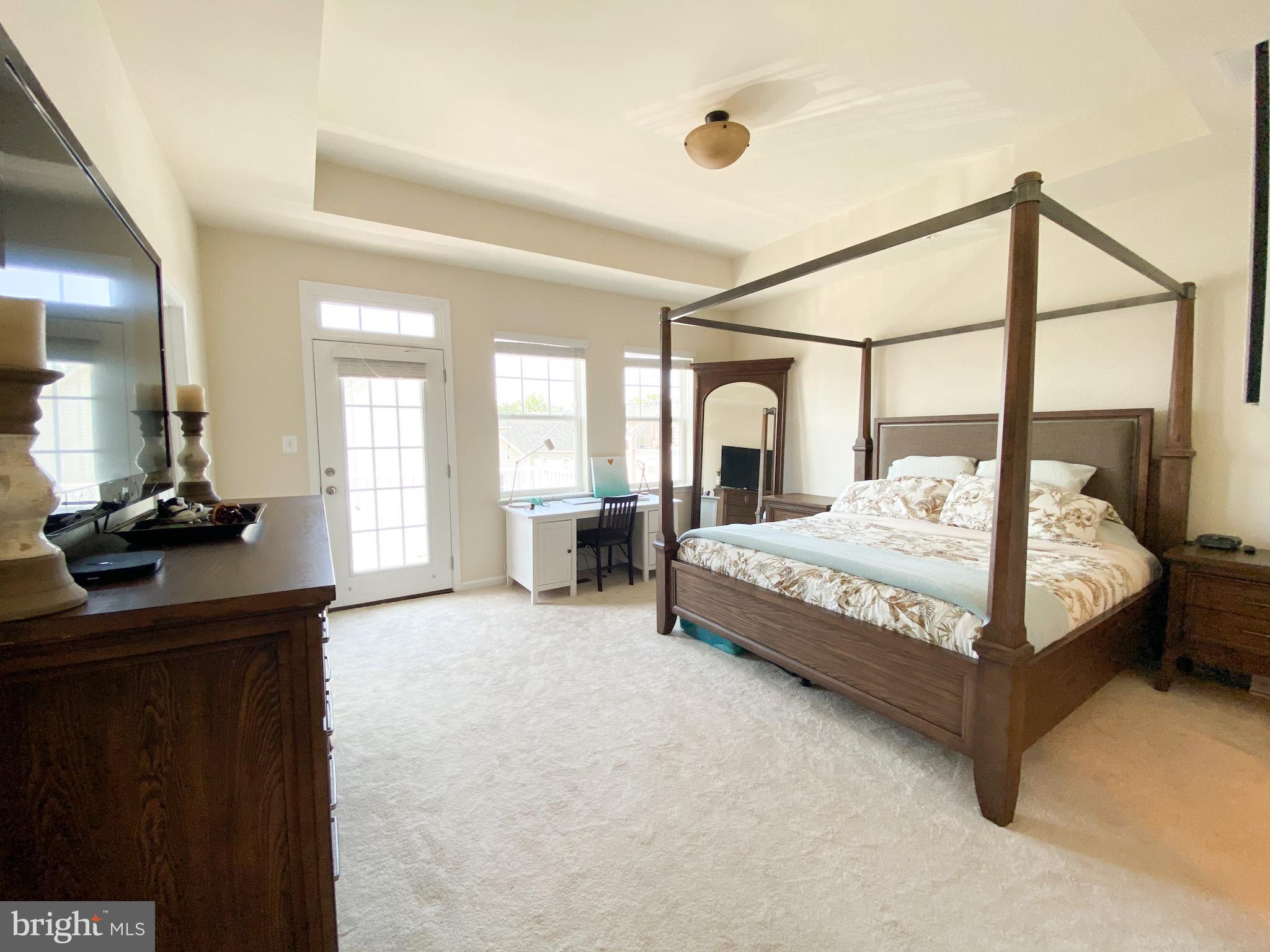 OXFORD SQUARE - Residential