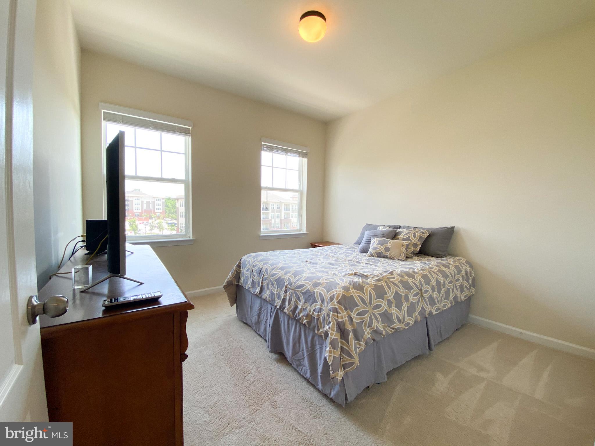 OXFORD SQUARE - Residential