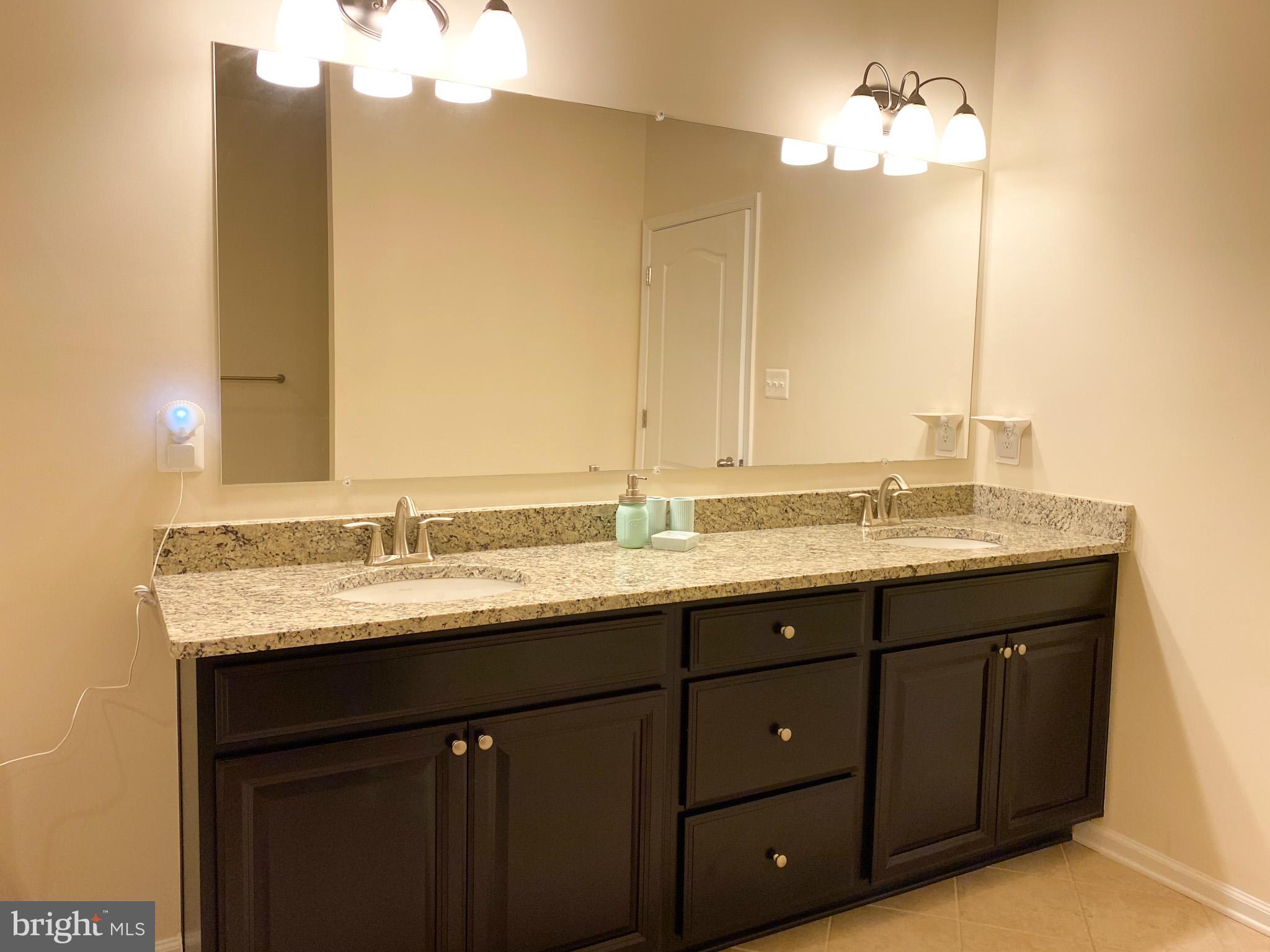 OXFORD SQUARE - Residential