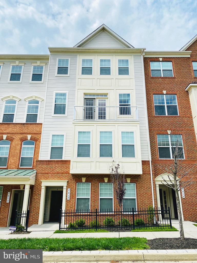 OXFORD SQUARE - Residential