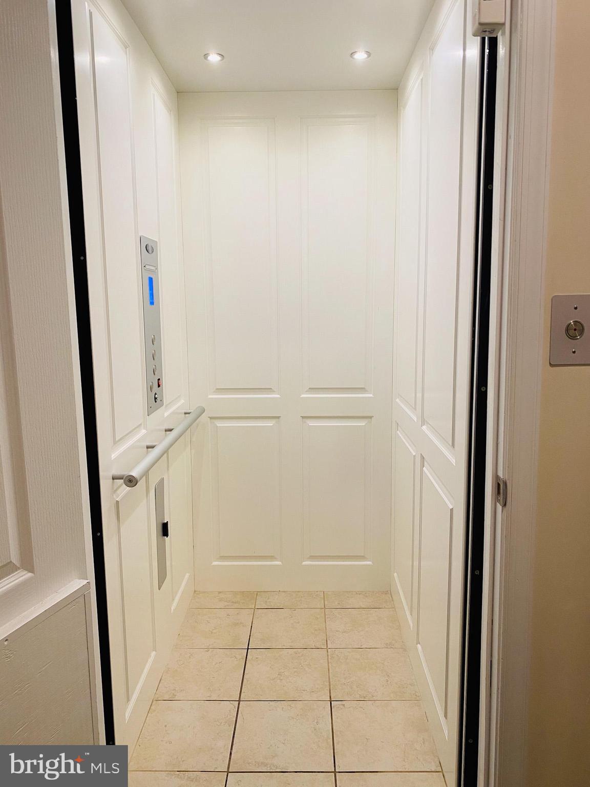 OXFORD SQUARE - Residential